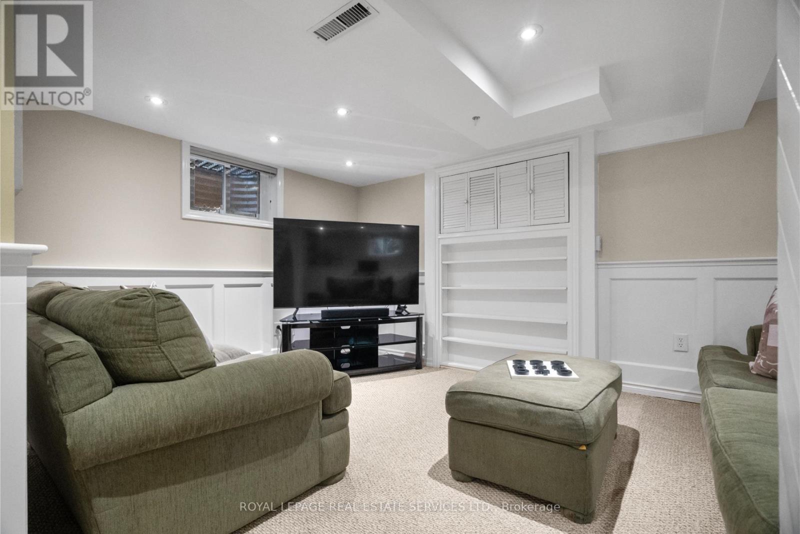 












9 LOYALIST ROAD

,
Toronto,




Ontario
M9A3P2

