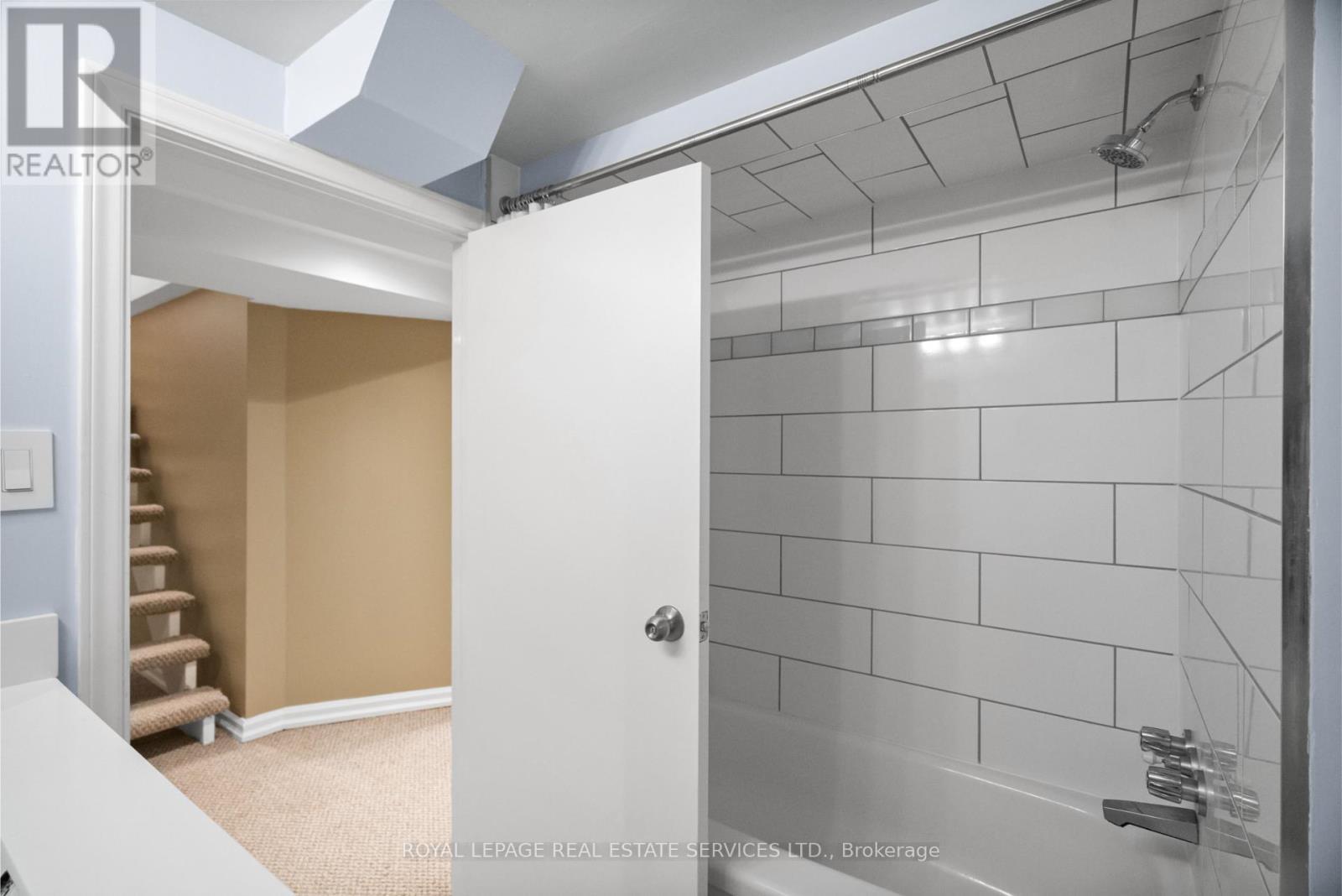 












9 LOYALIST ROAD

,
Toronto,




Ontario
M9A3P2

