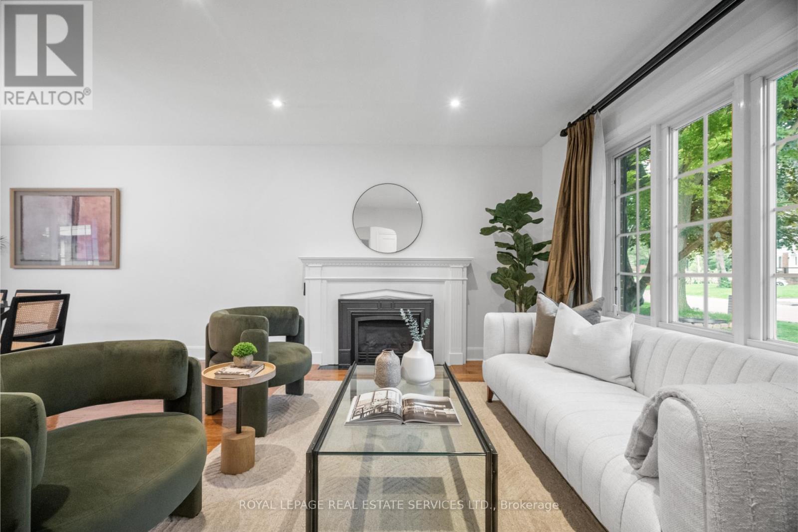 












9 LOYALIST ROAD

,
Toronto,




Ontario
M9A3P2

