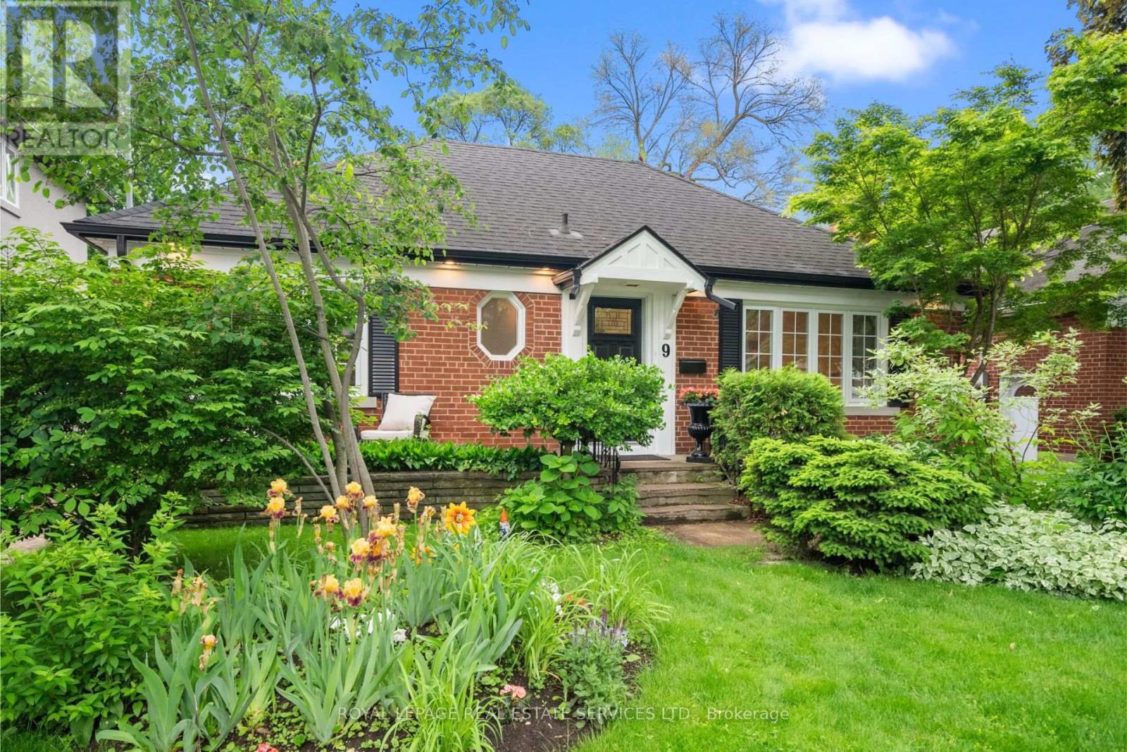 












9 LOYALIST ROAD

,
Toronto,




Ontario
M9A3P2

