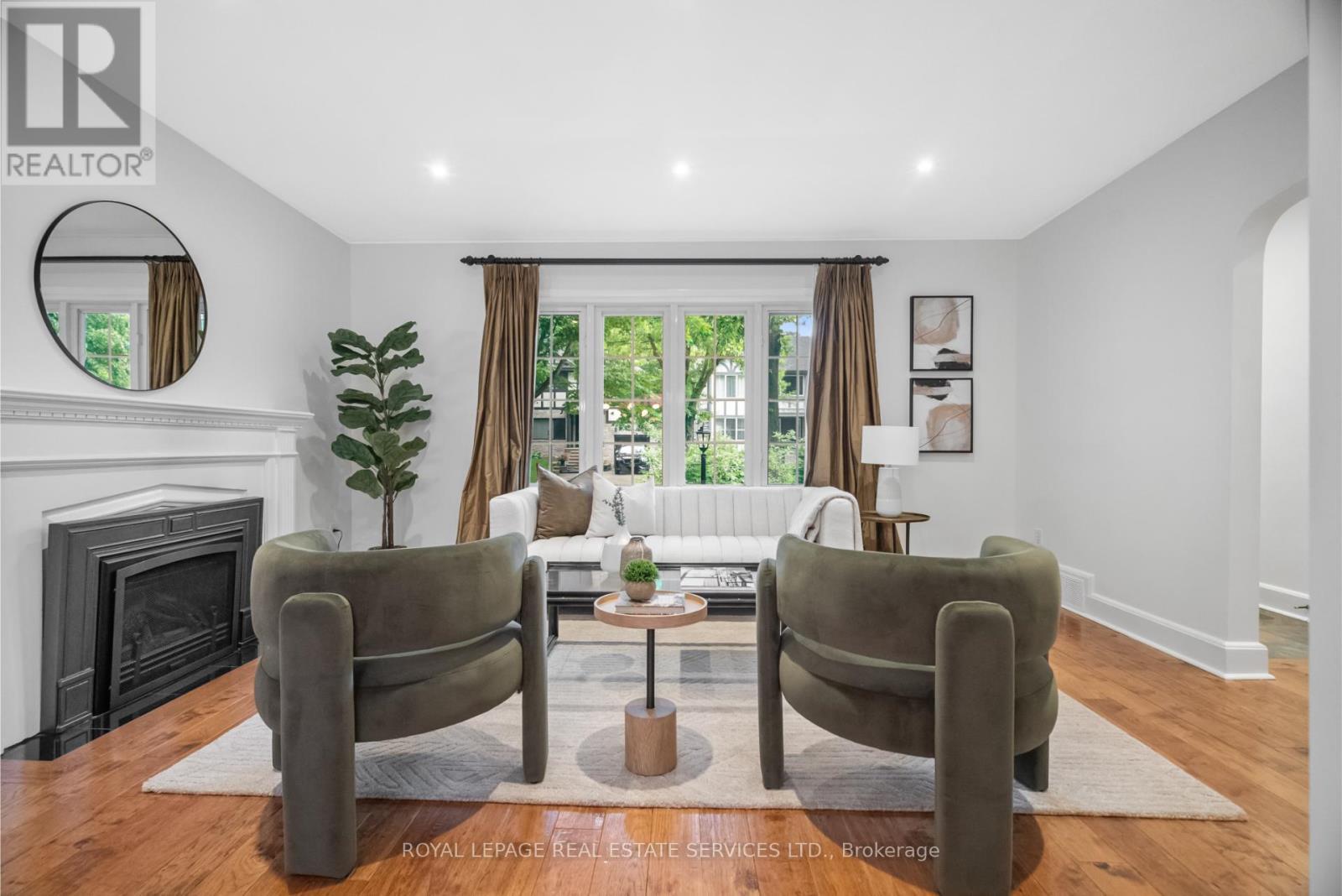 












9 LOYALIST ROAD

,
Toronto,




Ontario
M9A3P2

