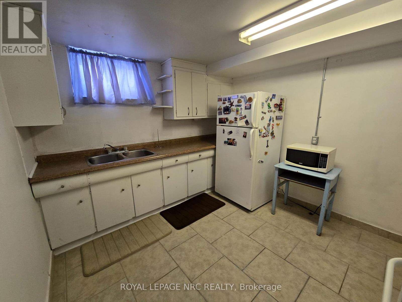 












77 GILMORE ROAD

,
Fort Erie,




Ontario
L2A2L9

