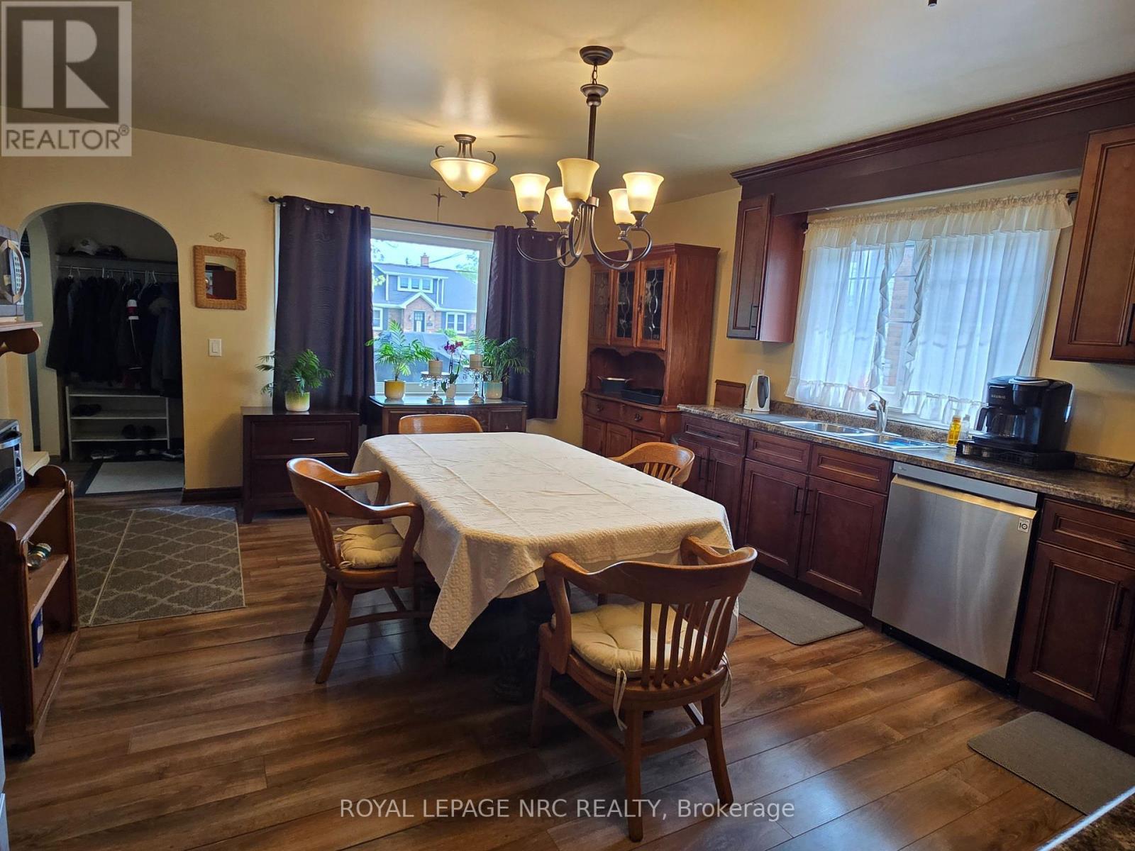 












77 GILMORE ROAD

,
Fort Erie,




Ontario
L2A2L9

