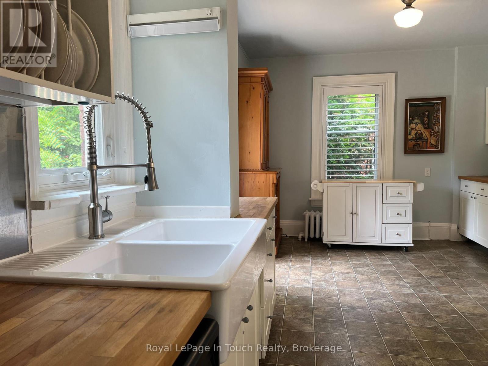 












238 SIXTH STREET

,
Midland,




Ontario
L4R3Y1


