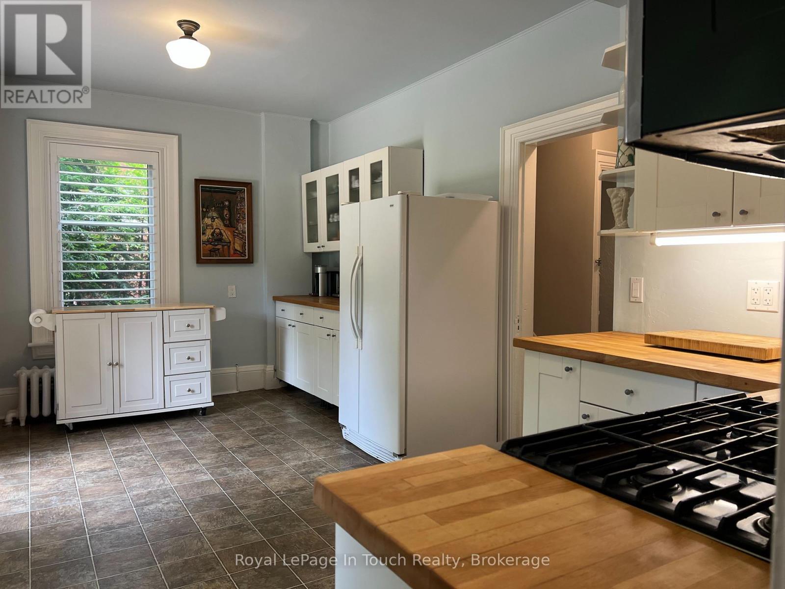 












238 SIXTH STREET

,
Midland,




Ontario
L4R3Y1


