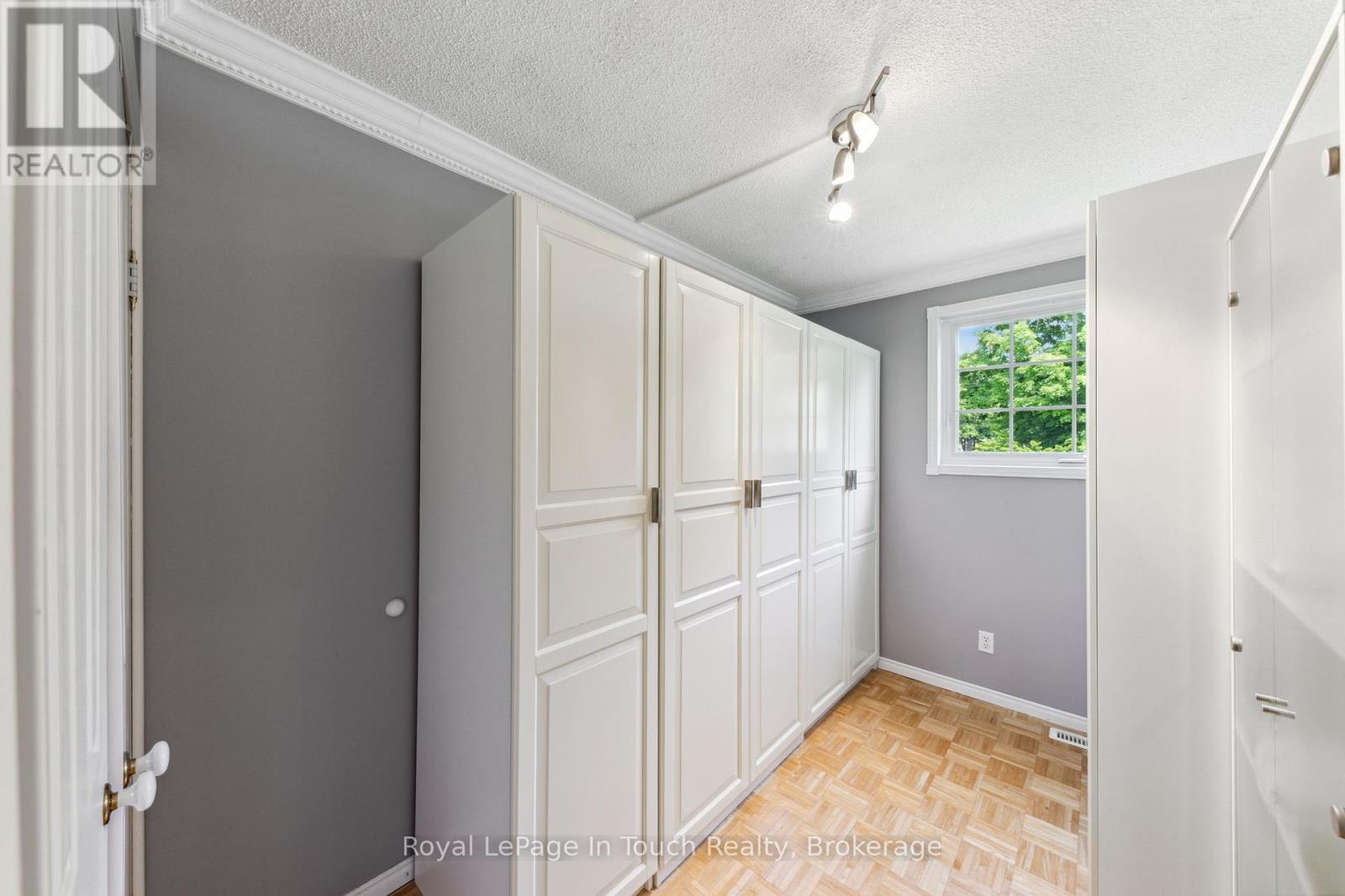 












20 PAYETTE DRIVE

,
Penetanguishene,




Ontario
L9M1H4

