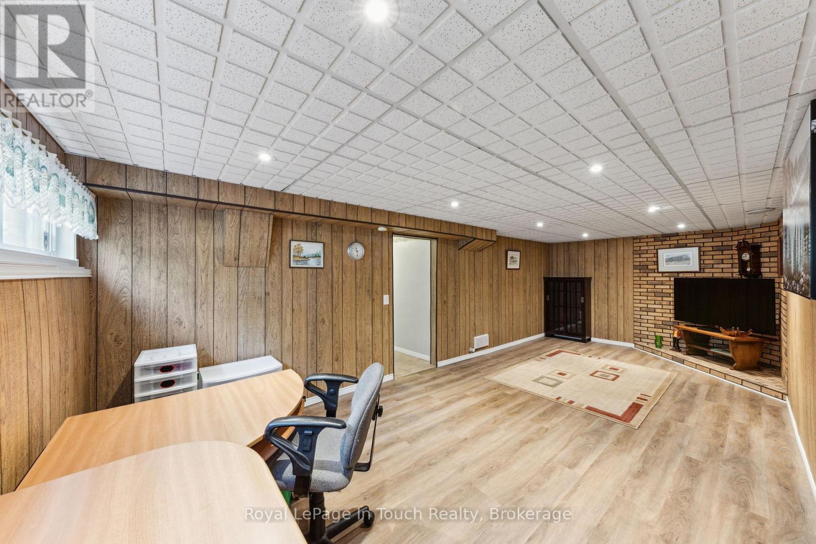 












20 PAYETTE DRIVE

,
Penetanguishene,




Ontario
L9M1H4

