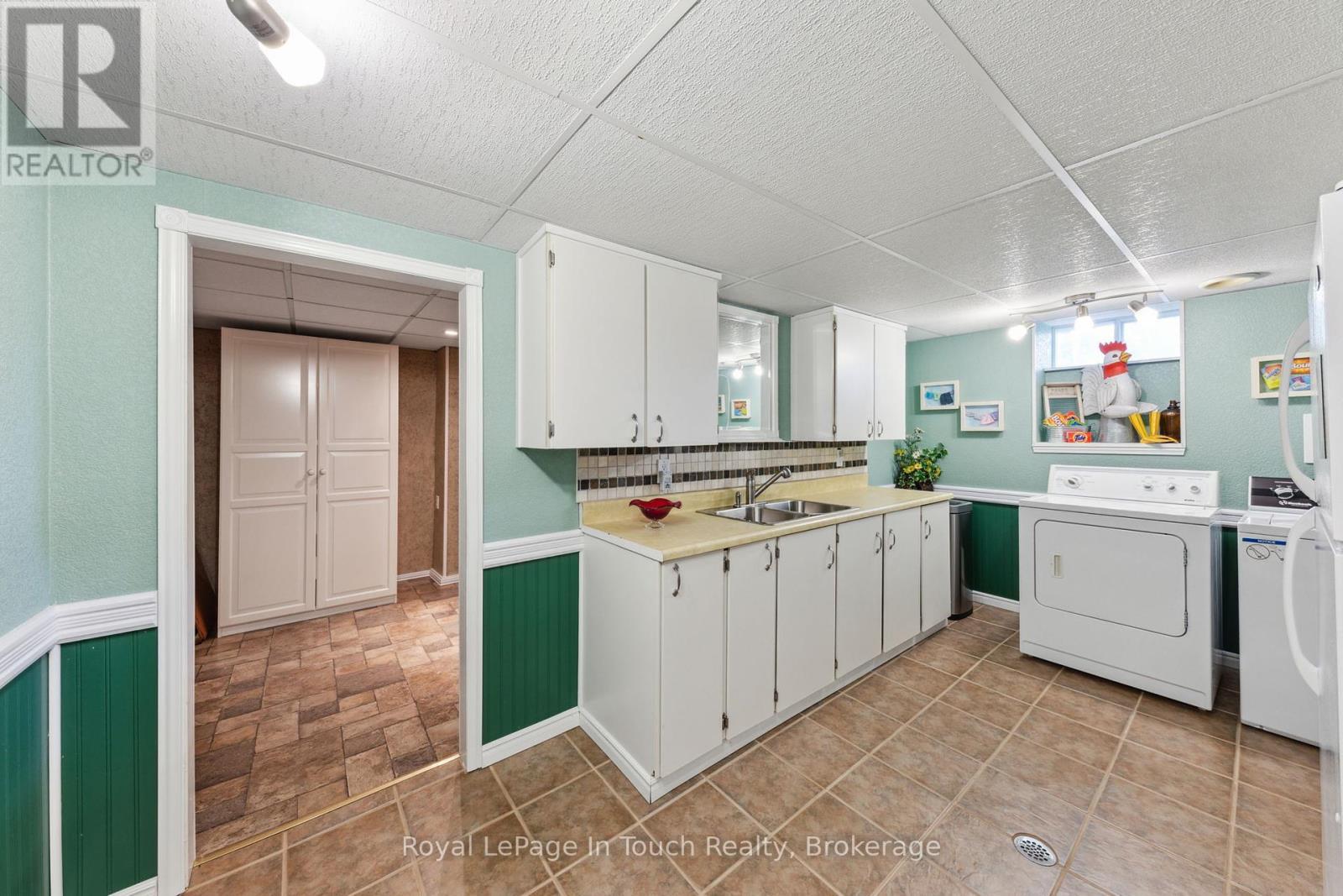 












20 PAYETTE DRIVE

,
Penetanguishene,




Ontario
L9M1H4

