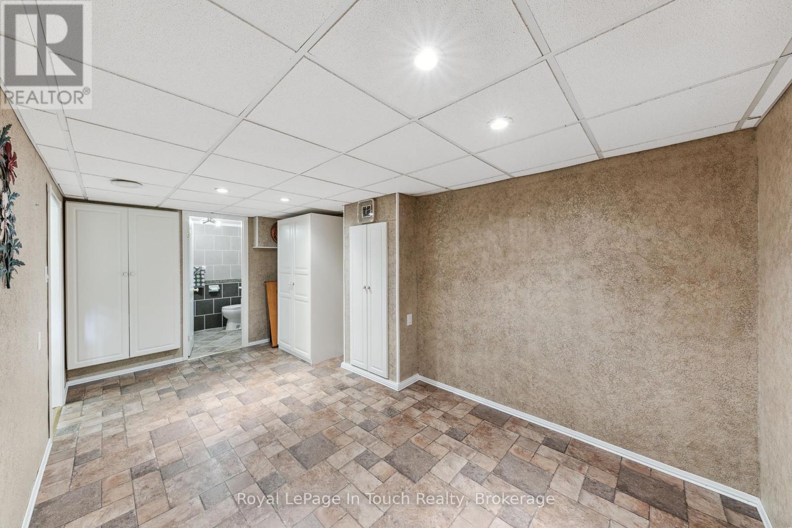 












20 PAYETTE DRIVE

,
Penetanguishene,




Ontario
L9M1H4

