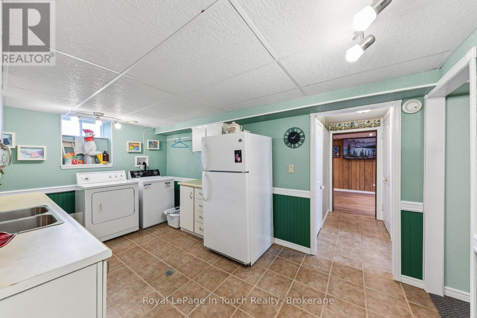 












20 PAYETTE DRIVE

,
Penetanguishene,




Ontario
L9M1H4

