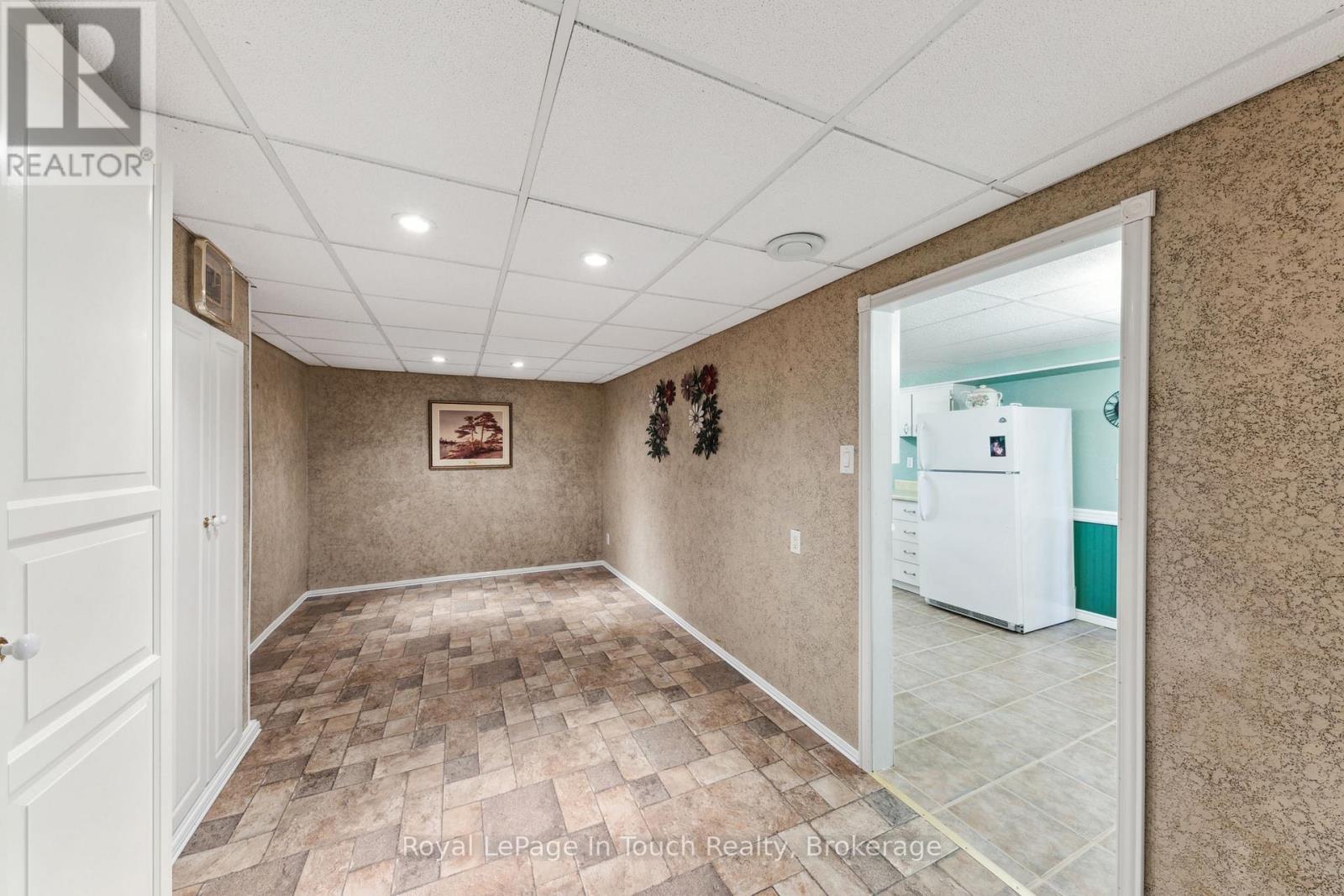 












20 PAYETTE DRIVE

,
Penetanguishene,




Ontario
L9M1H4


