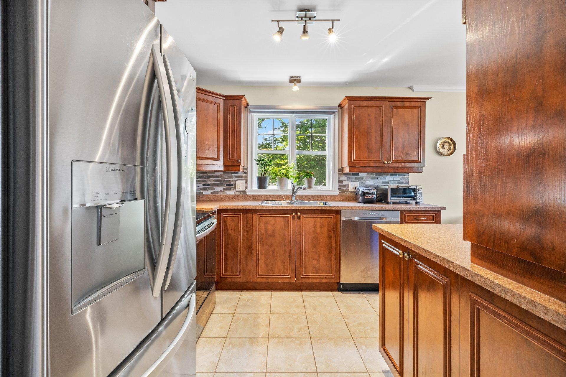 









566


Av. Forest

, 5,
Pincourt,




QC
J7W0K2


