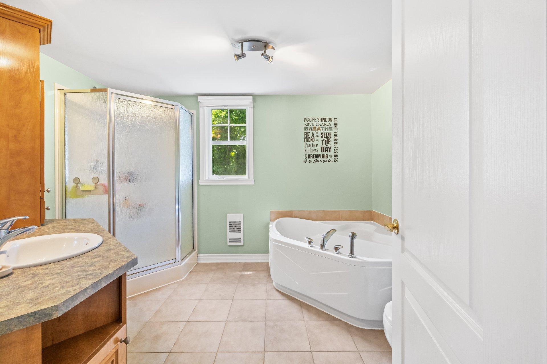 









566


Av. Forest

, 5,
Pincourt,




QC
J7W0K2


