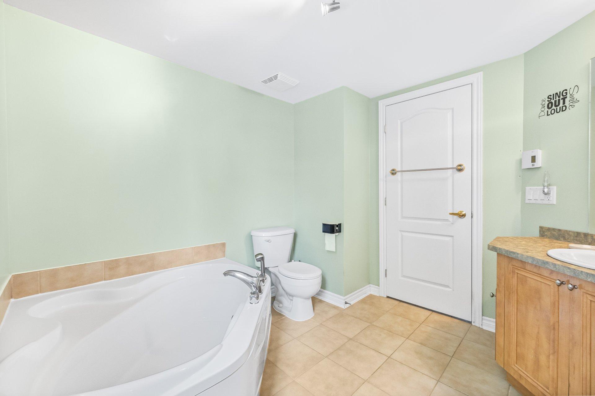 









566


Av. Forest

, 5,
Pincourt,




QC
J7W0K2

