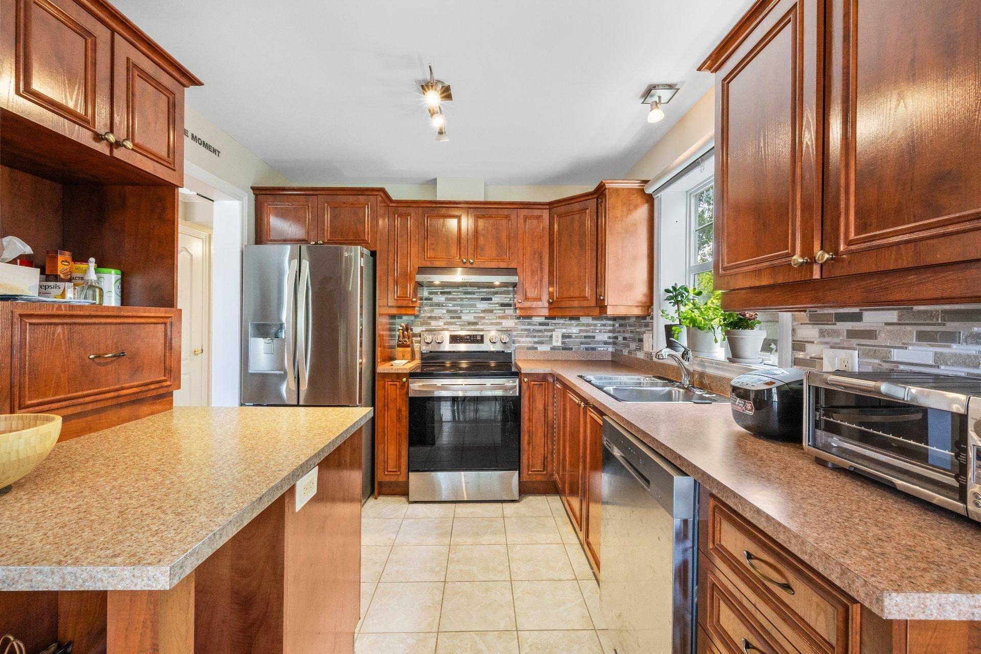 









566


Av. Forest

, 5,
Pincourt,




QC
J7W0K2

