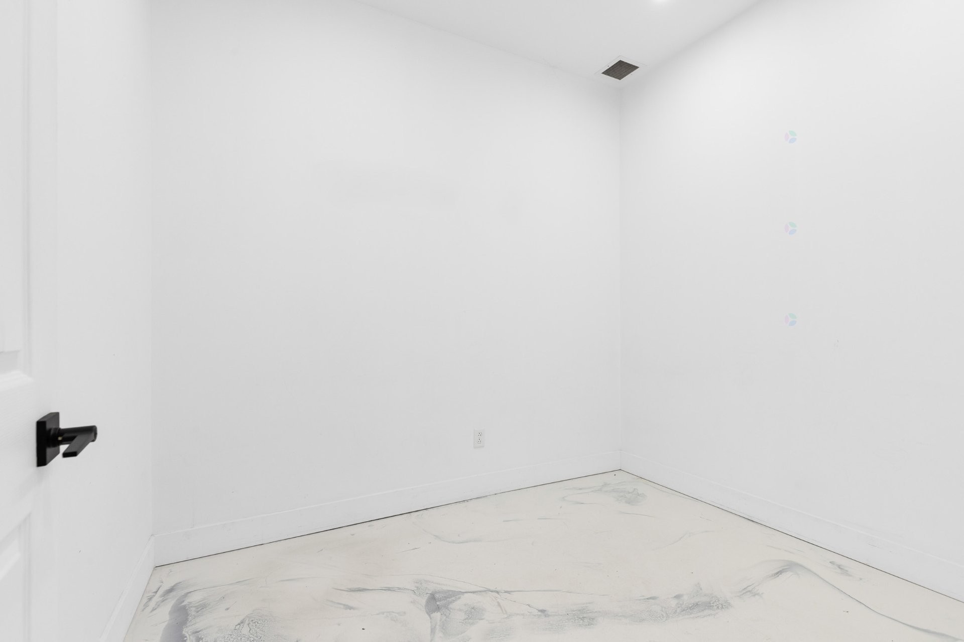 









B-30


Rue Émile-Despins

, 3,
Charlemagne,




QC
J5Z3S8

