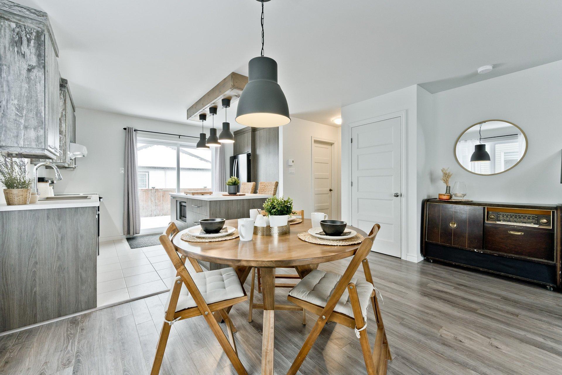 









1068


Rue Glaucos

,
Sherbrooke (Brompton/Rock Forest/Saint-Élie/Deauville),




QC
J1R0W4

