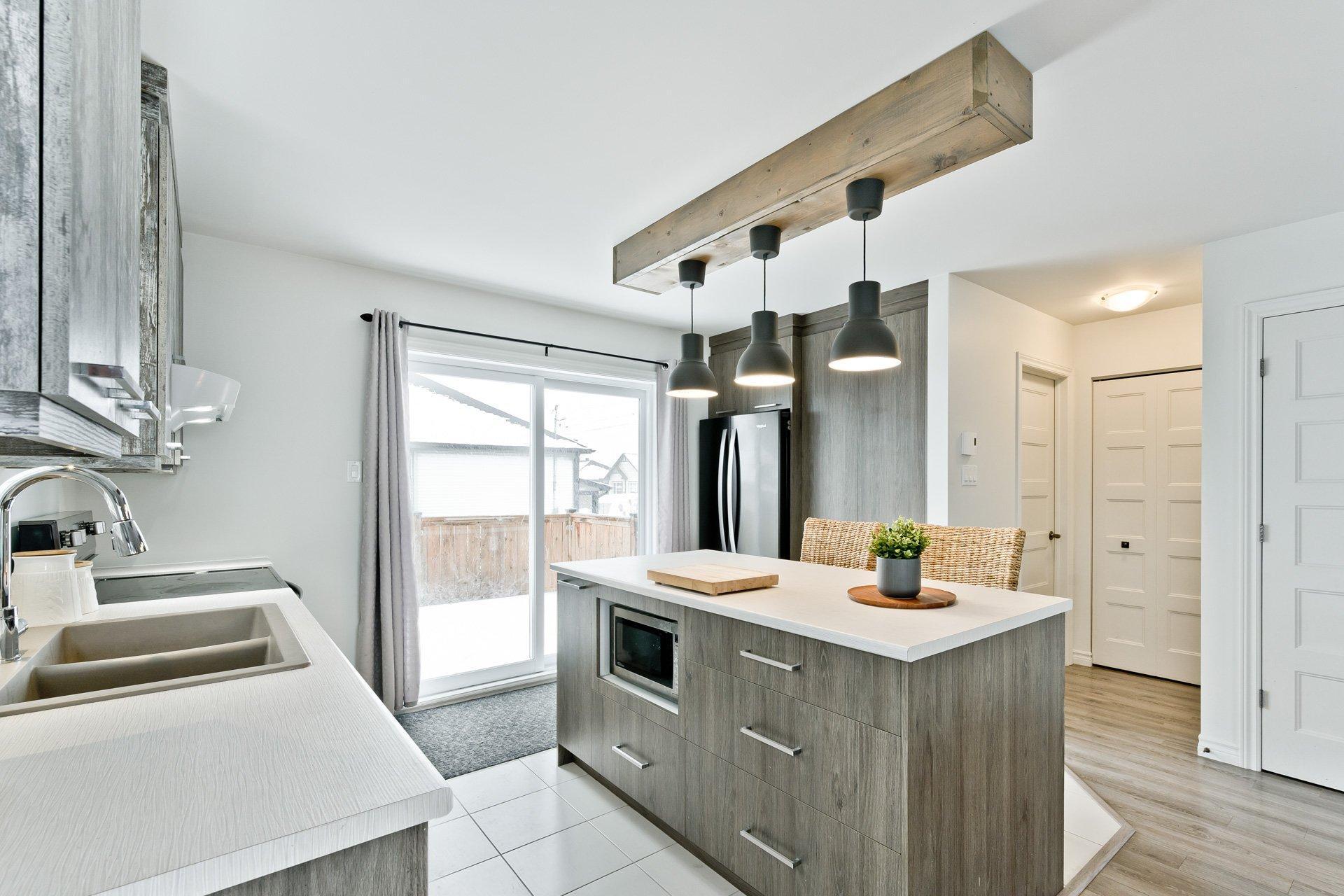 









1068


Rue Glaucos

,
Sherbrooke (Brompton/Rock Forest/Saint-Élie/Deauville),




QC
J1R0W4

