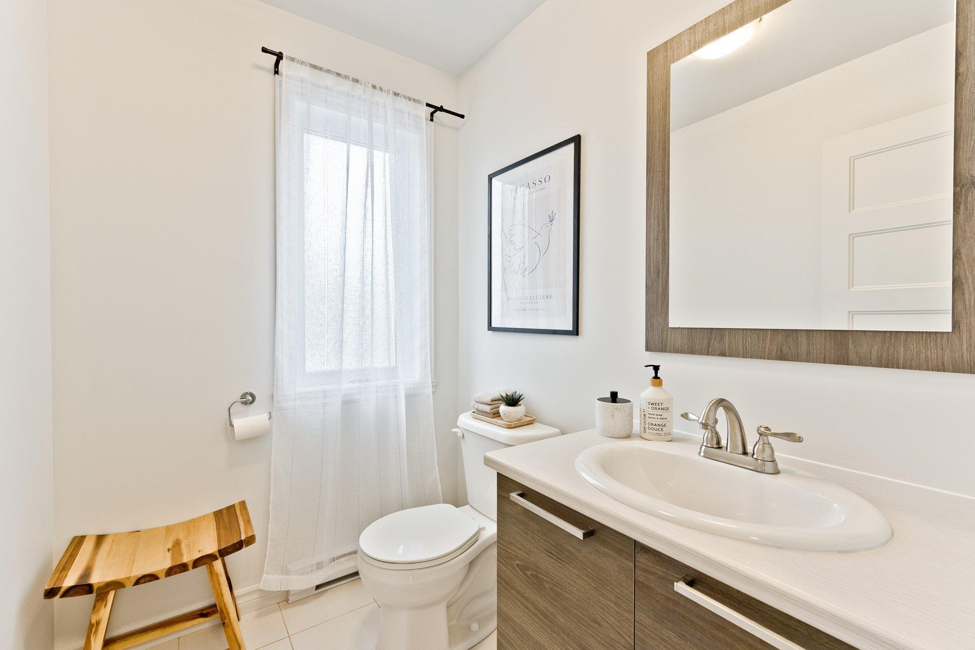 









1068


Rue Glaucos

,
Sherbrooke (Brompton/Rock Forest/Saint-Élie/Deauville),




QC
J1R0W4

