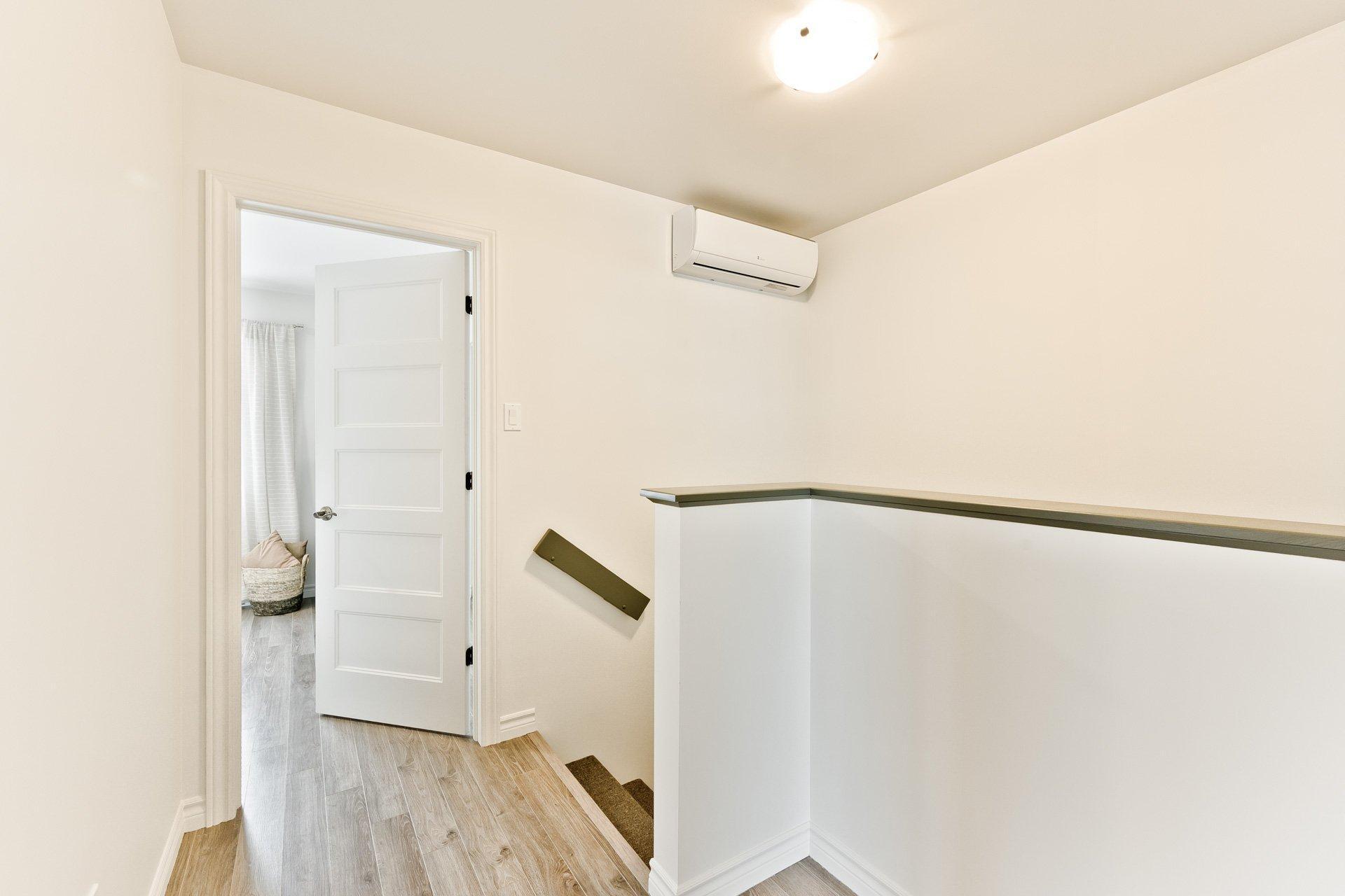 









1068


Rue Glaucos

,
Sherbrooke (Brompton/Rock Forest/Saint-Élie/Deauville),




QC
J1R0W4


