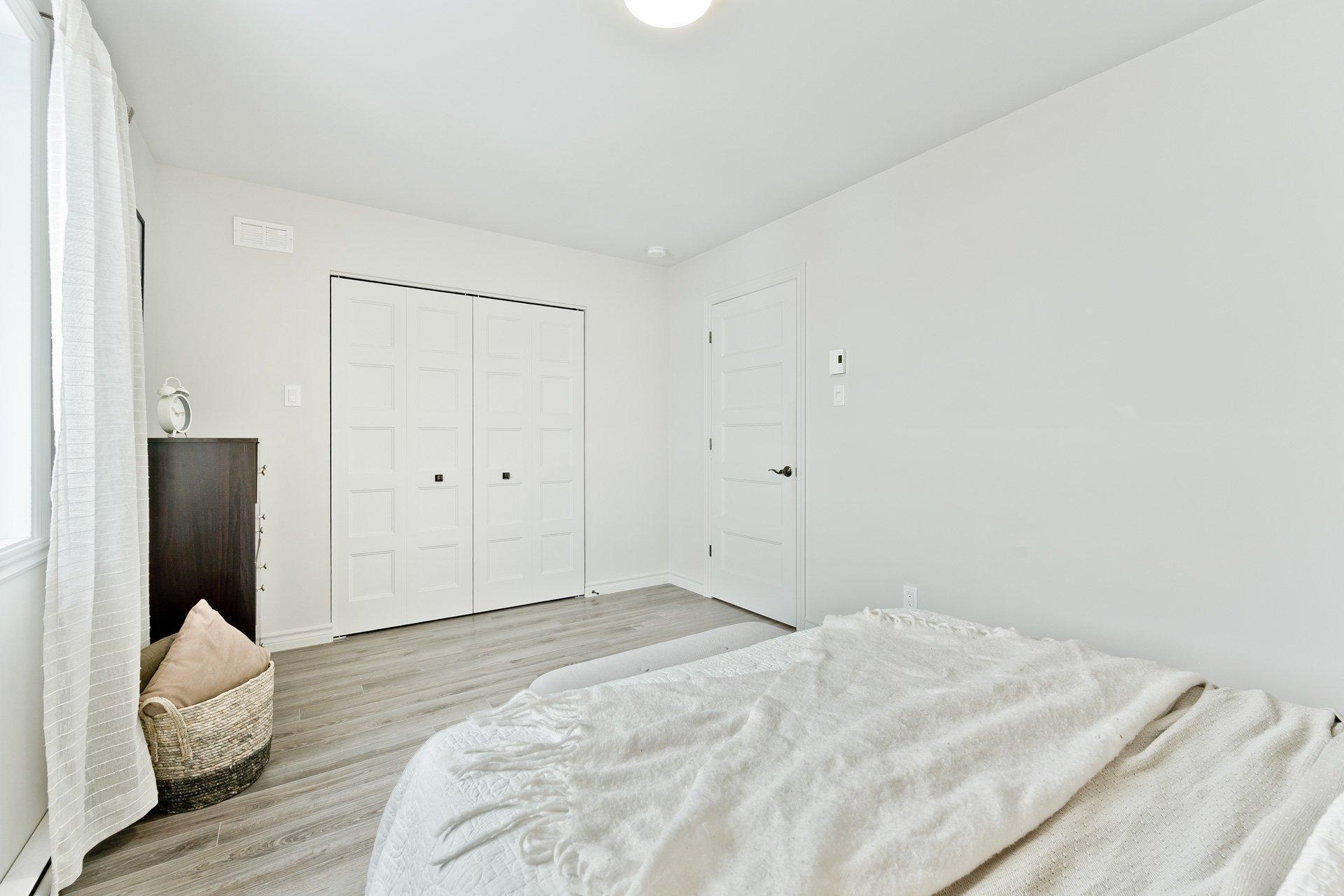 









1068


Rue Glaucos

,
Sherbrooke (Brompton/Rock Forest/Saint-Élie/Deauville),




QC
J1R0W4

