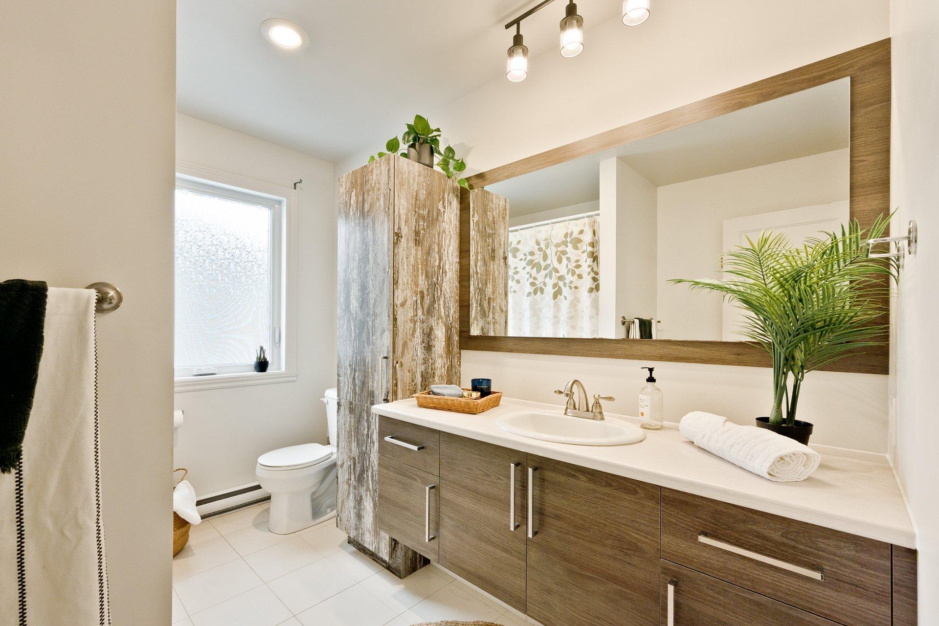 









1068


Rue Glaucos

,
Sherbrooke (Brompton/Rock Forest/Saint-Élie/Deauville),




QC
J1R0W4

