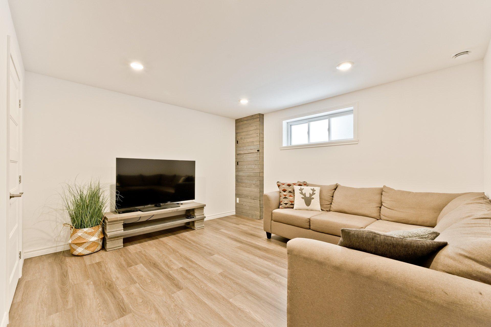 









1068


Rue Glaucos

,
Sherbrooke (Brompton/Rock Forest/Saint-Élie/Deauville),




QC
J1R0W4

