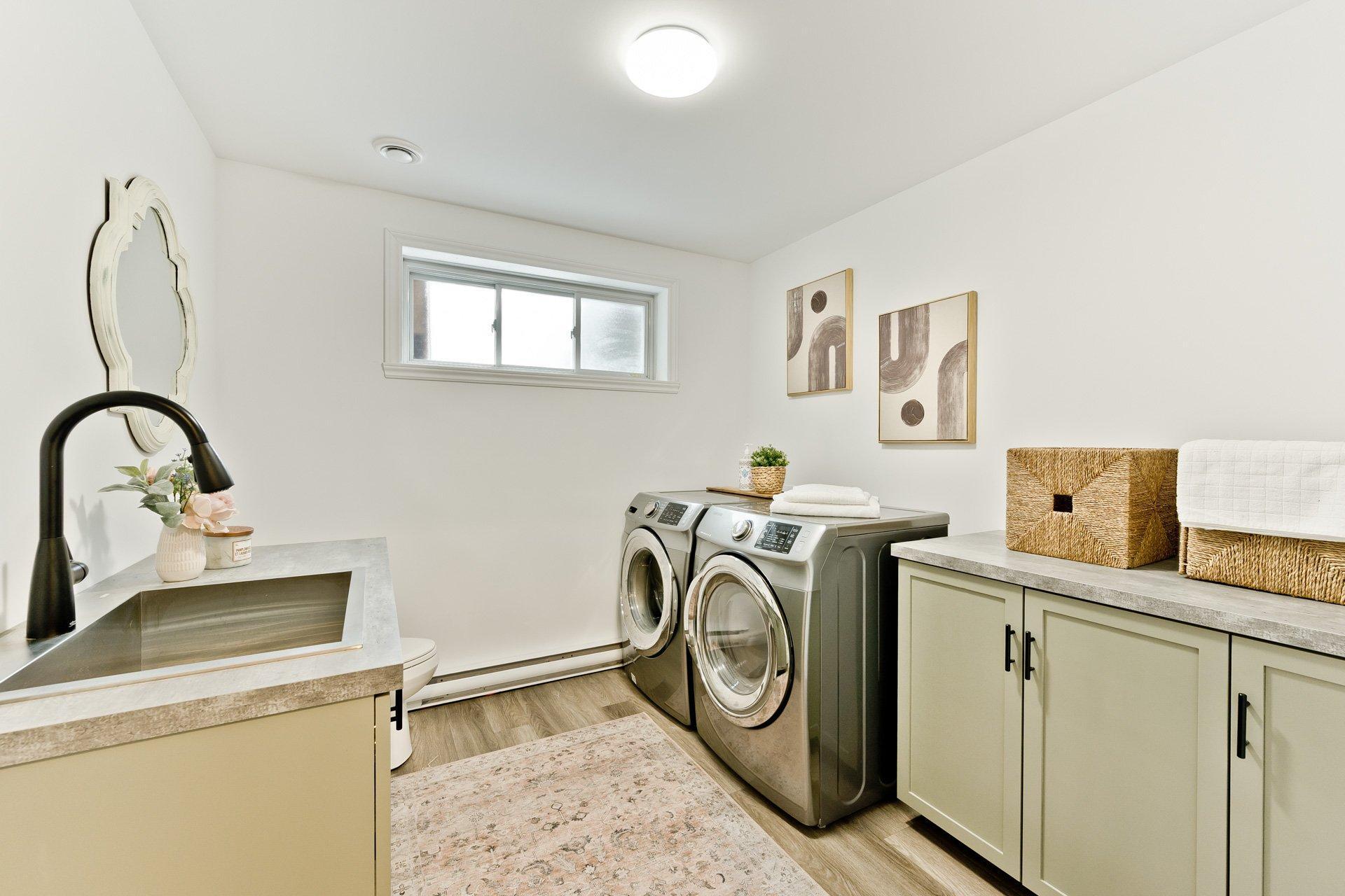 









1068


Rue Glaucos

,
Sherbrooke (Brompton/Rock Forest/Saint-Élie/Deauville),




QC
J1R0W4

