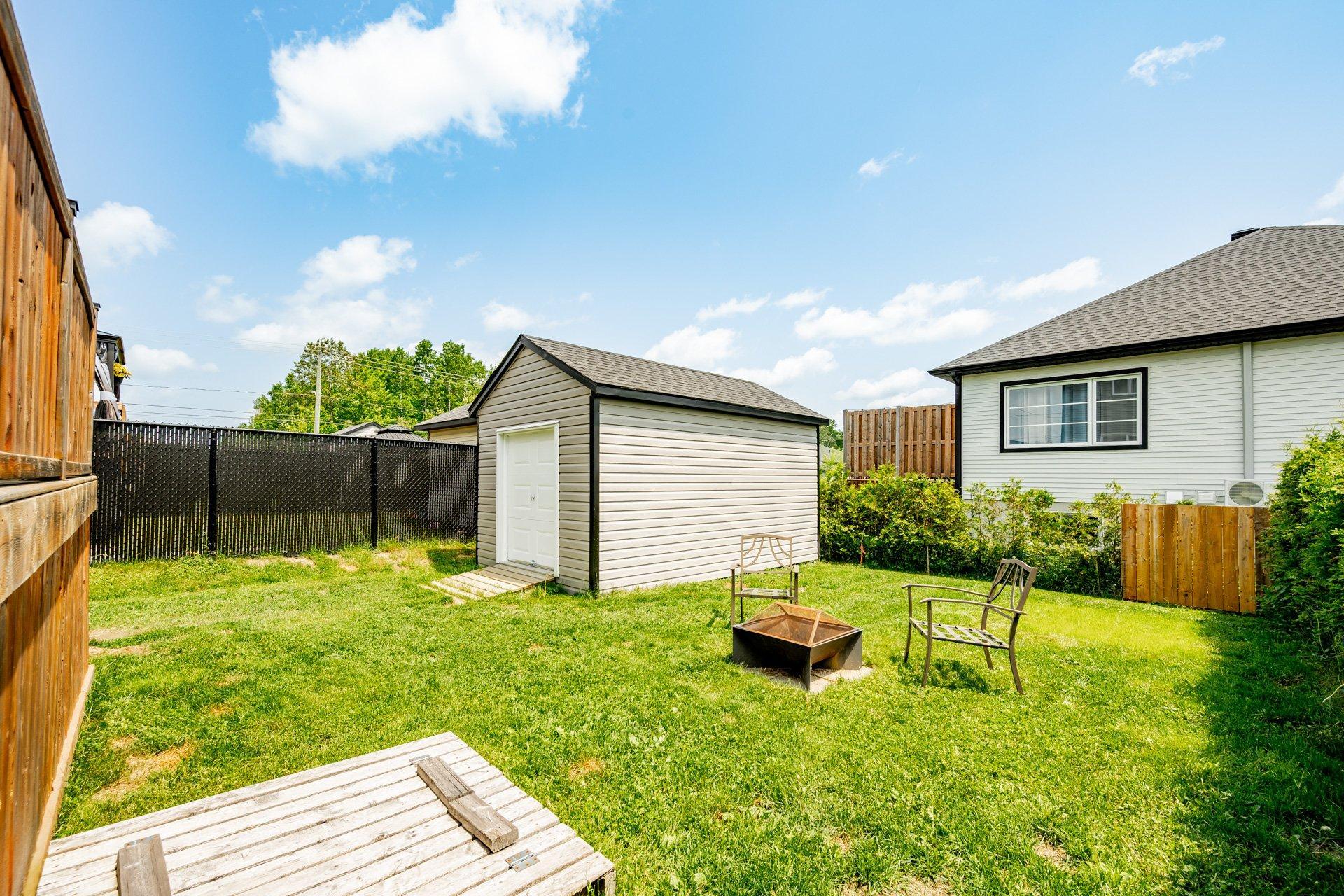 









1068


Rue Glaucos

,
Sherbrooke (Brompton/Rock Forest/Saint-Élie/Deauville),




QC
J1R0W4

