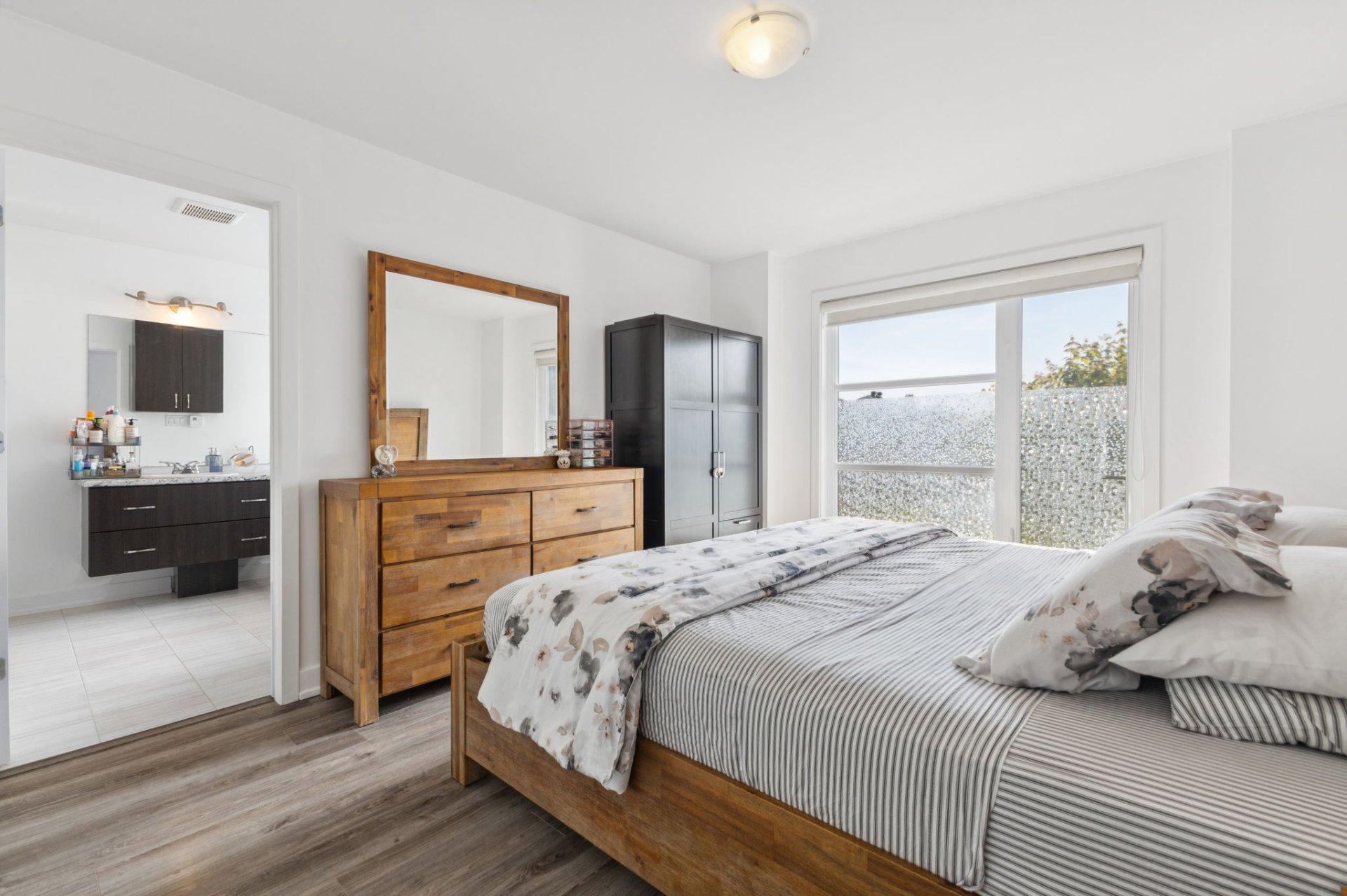 









91


Rue Jacques-Joubert

,
Gatineau (Buckingham),




QC
J8L0Y5

