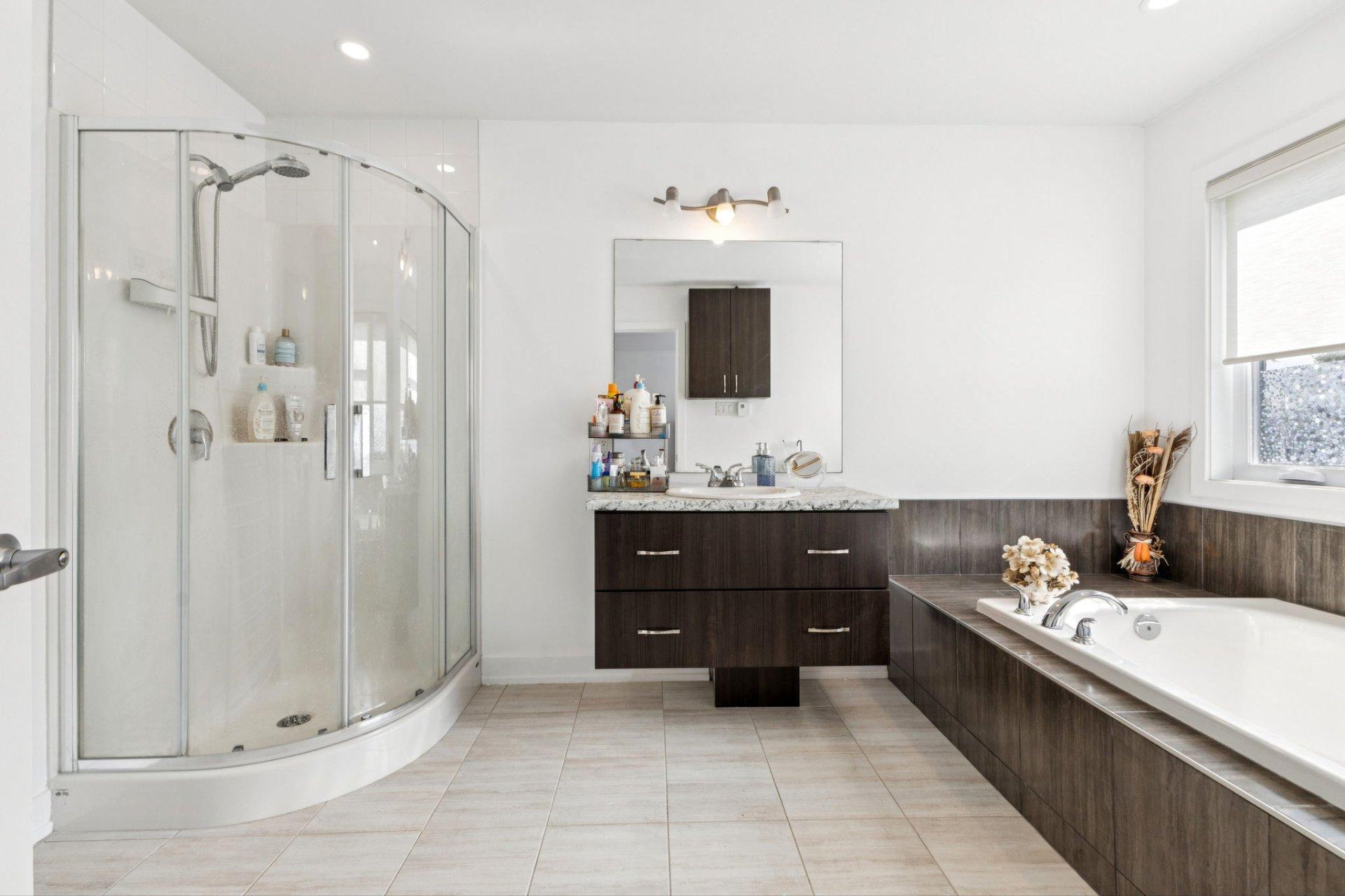









91


Rue Jacques-Joubert

,
Gatineau (Buckingham),




QC
J8L0Y5

