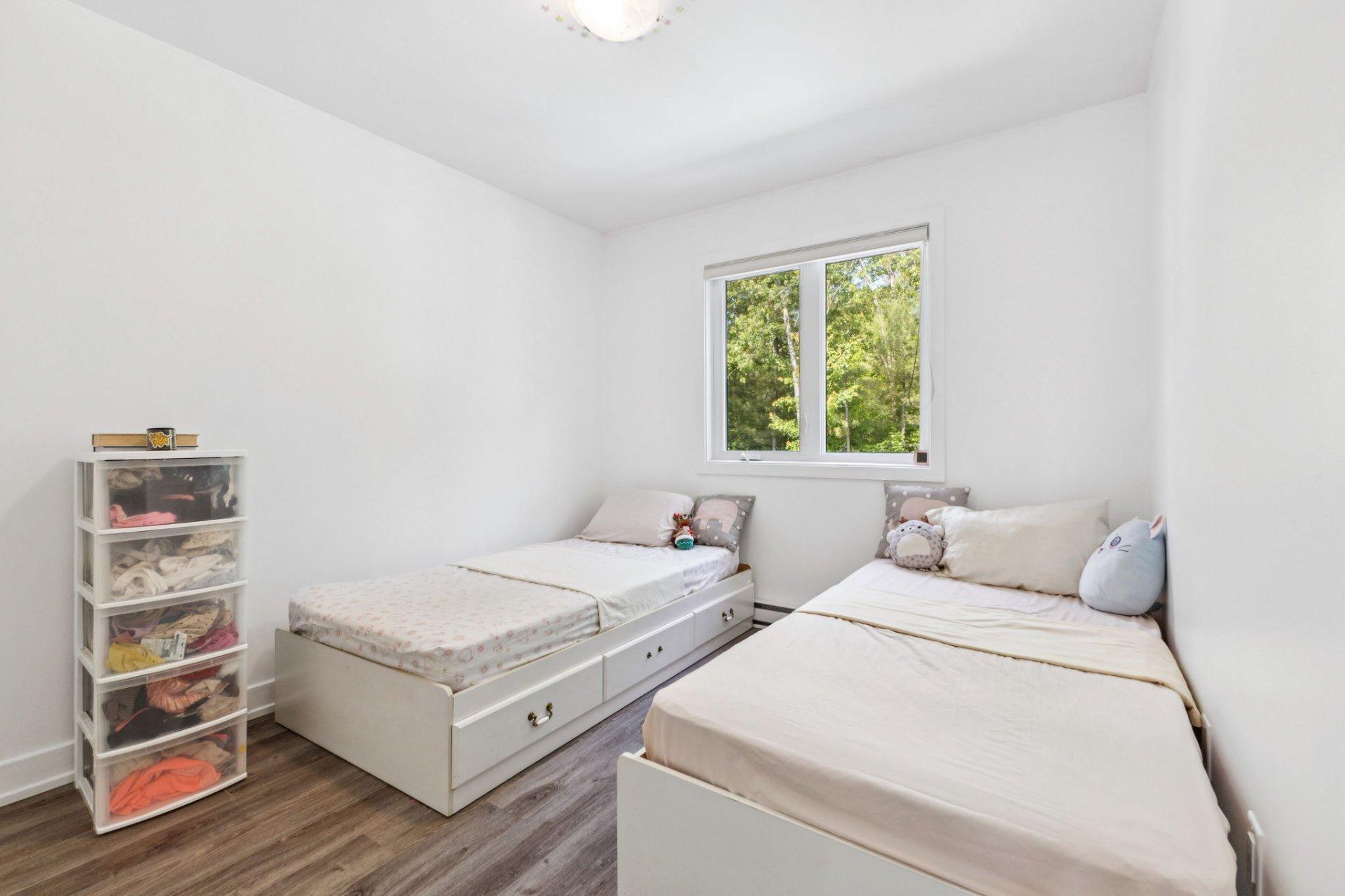 









91


Rue Jacques-Joubert

,
Gatineau (Buckingham),




QC
J8L0Y5

