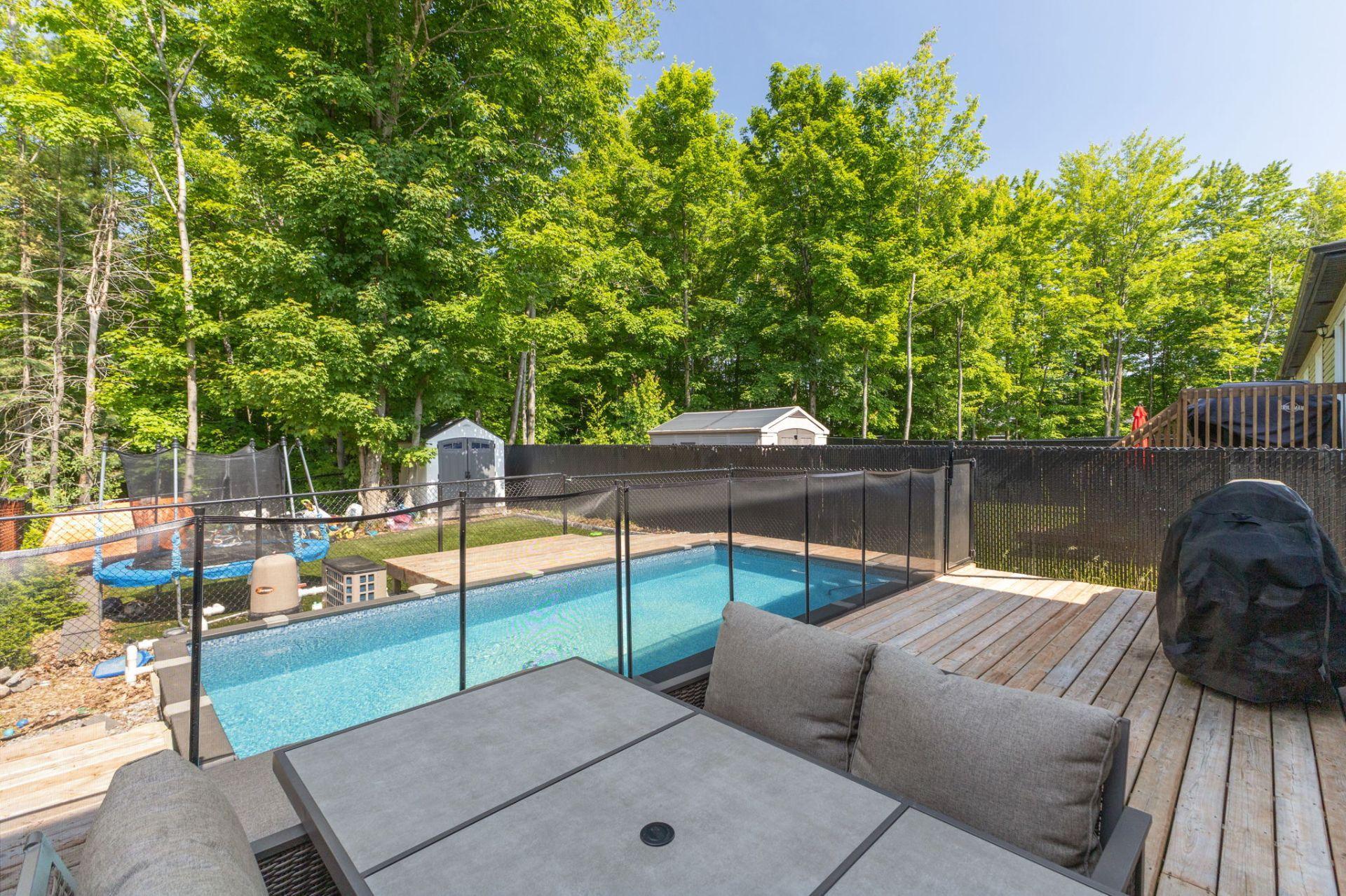 









91


Rue Jacques-Joubert

,
Gatineau (Buckingham),




QC
J8L0Y5

