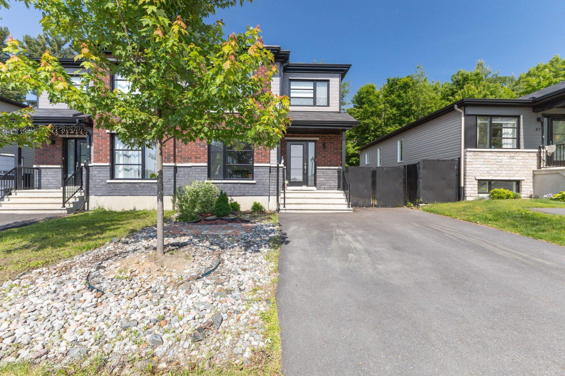 









91


Rue Jacques-Joubert

,
Gatineau (Buckingham),




QC
J8L0Y5

