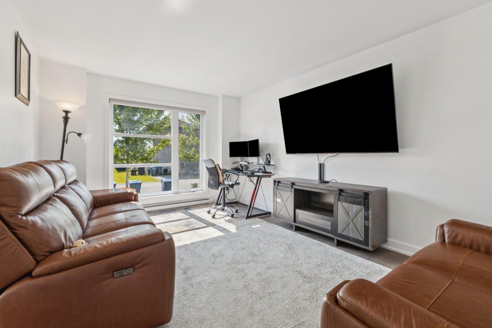 









91


Rue Jacques-Joubert

,
Gatineau (Buckingham),




QC
J8L0Y5

