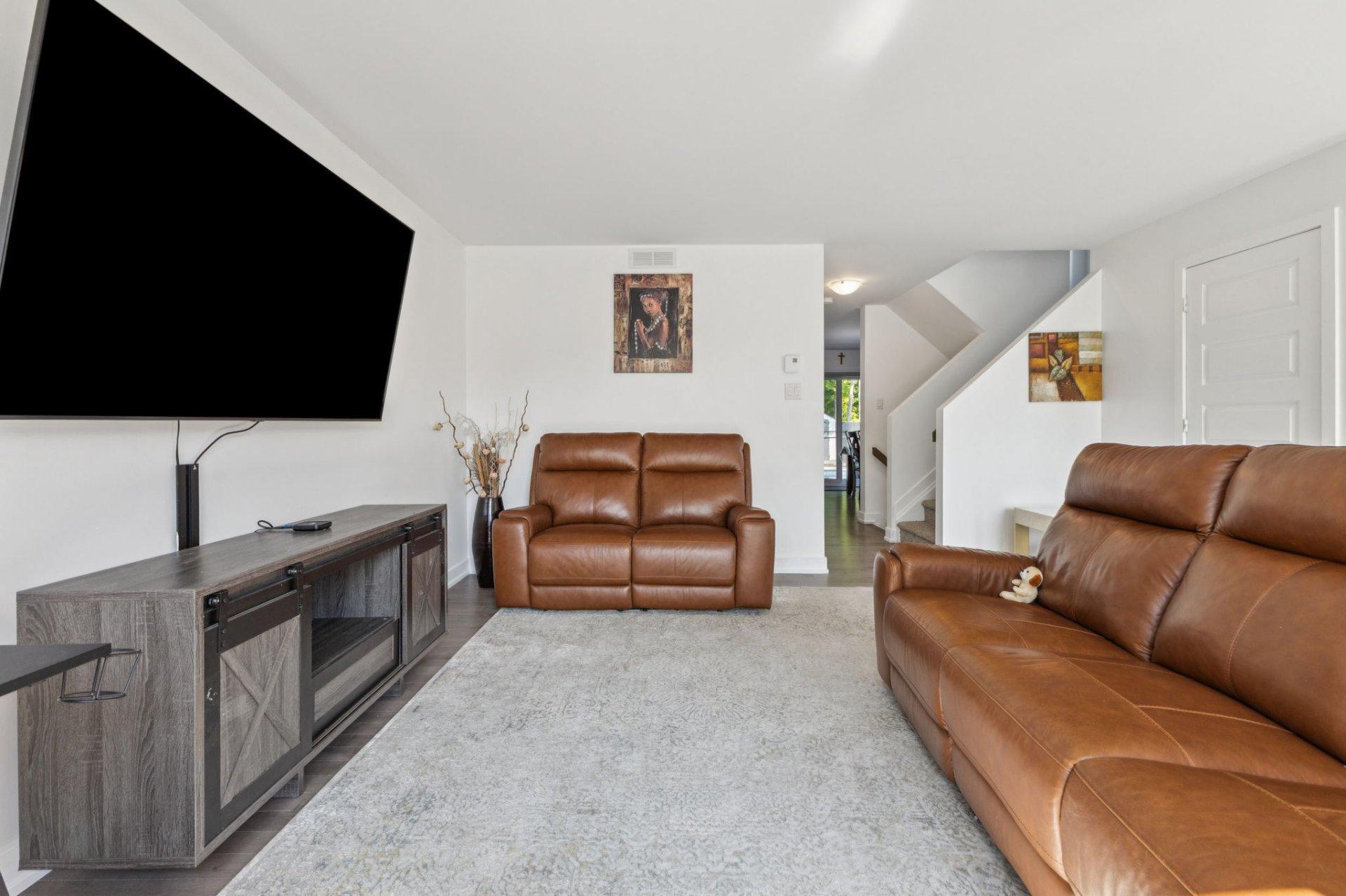 









91


Rue Jacques-Joubert

,
Gatineau (Buckingham),




QC
J8L0Y5

