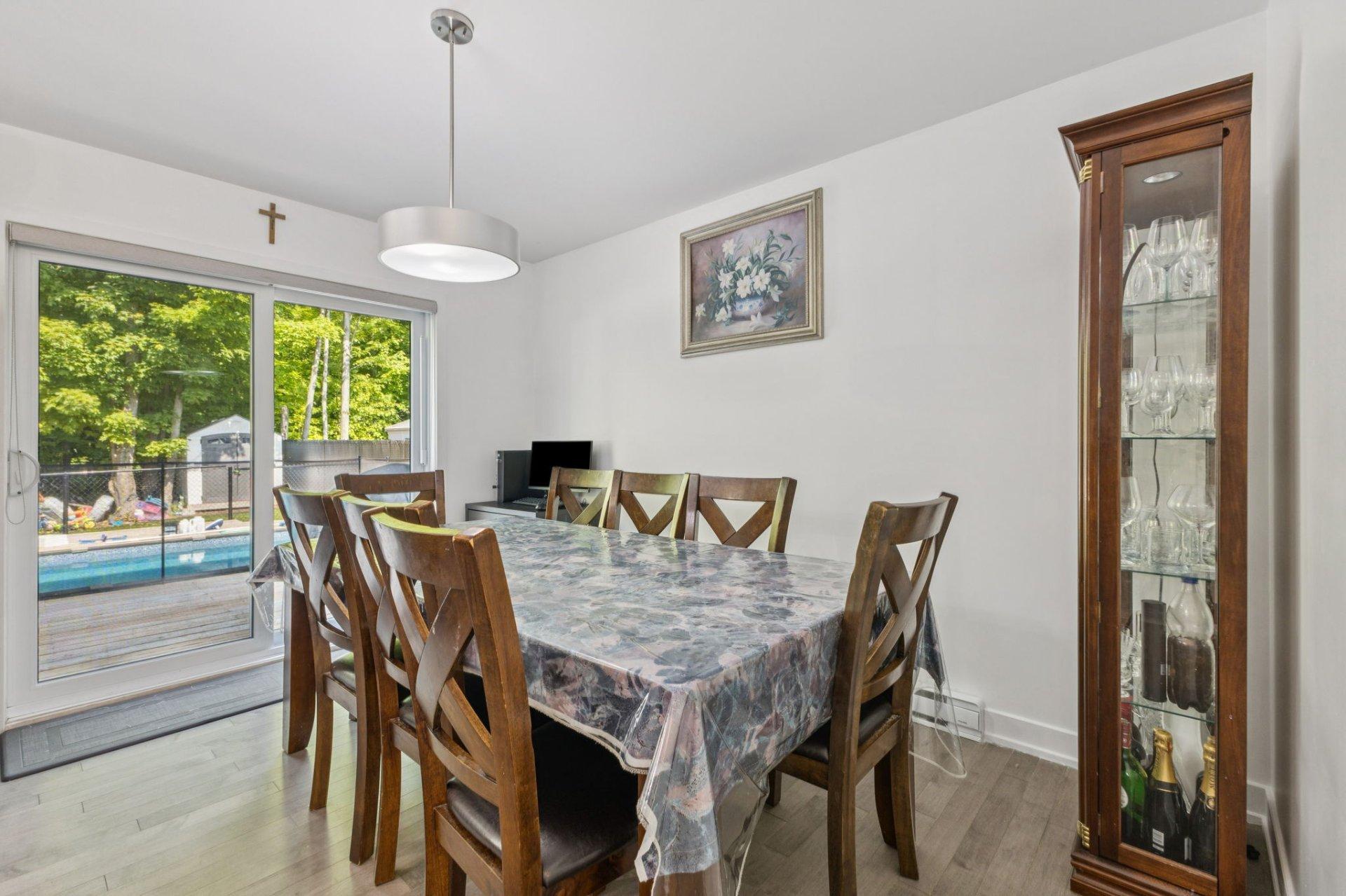 









91


Rue Jacques-Joubert

,
Gatineau (Buckingham),




QC
J8L0Y5

