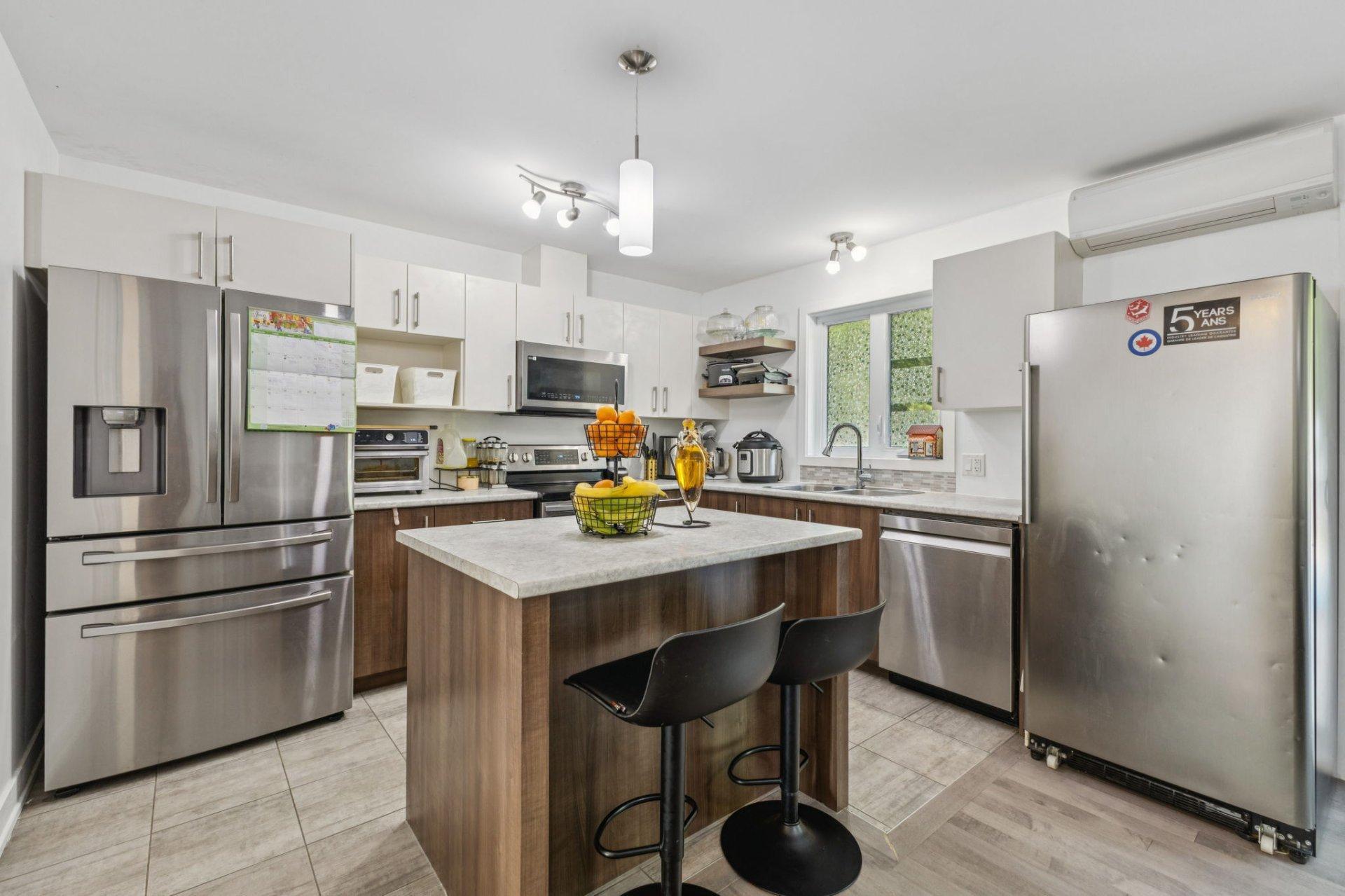 









91


Rue Jacques-Joubert

,
Gatineau (Buckingham),




QC
J8L0Y5

