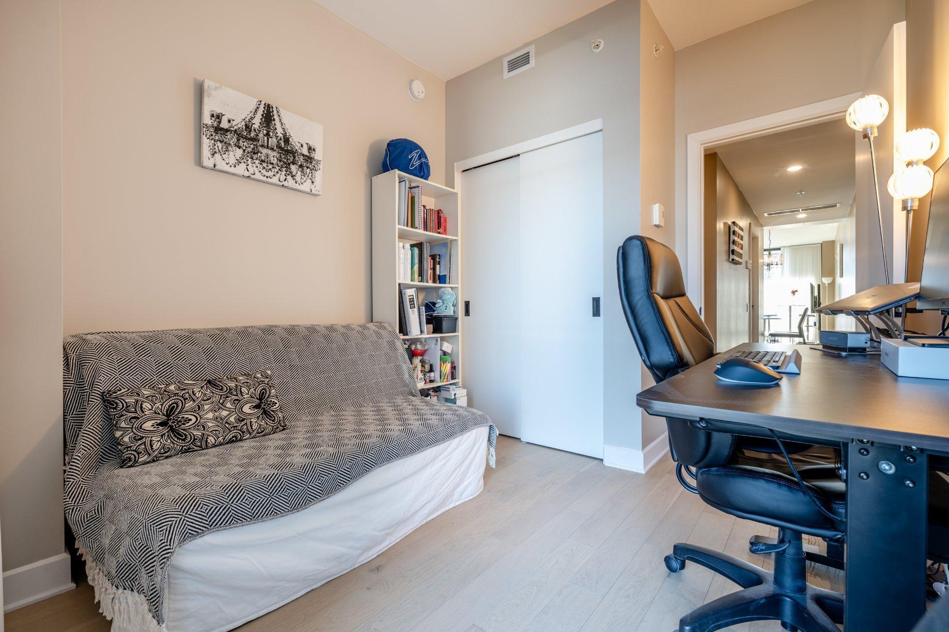 









1


Boul. De Maisonneuve O.

, 1003,
Montréal (Ville-Marie),




QC
H2X0E3

