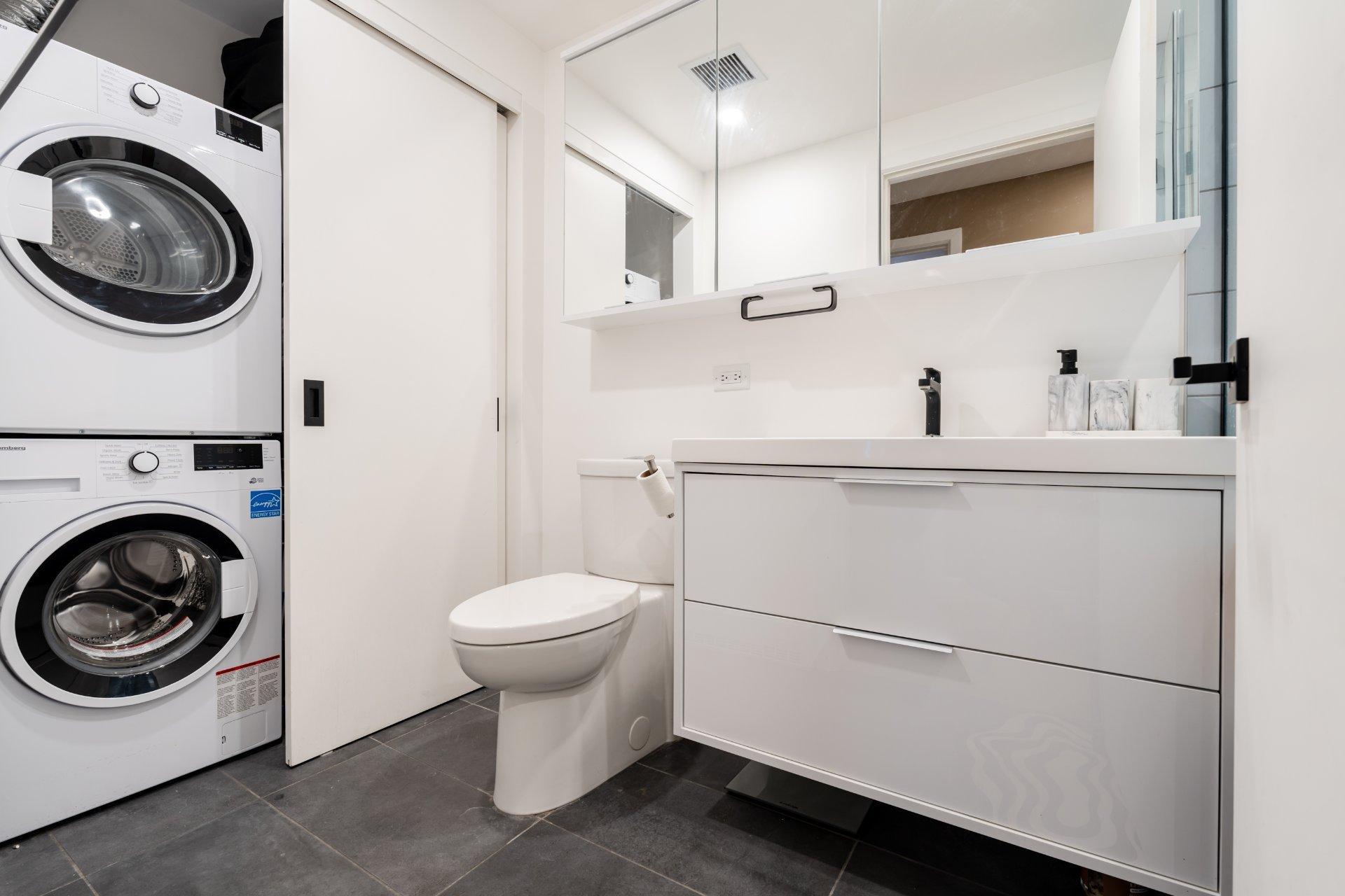 









1


Boul. De Maisonneuve O.

, 1003,
Montréal (Ville-Marie),




QC
H2X0E3

