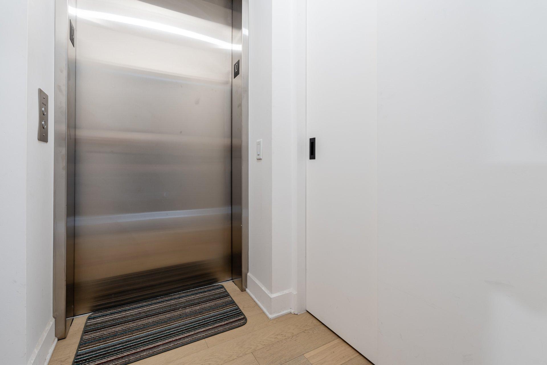 









1


Boul. De Maisonneuve O.

, 1003,
Montréal (Ville-Marie),




QC
H2X0E3

