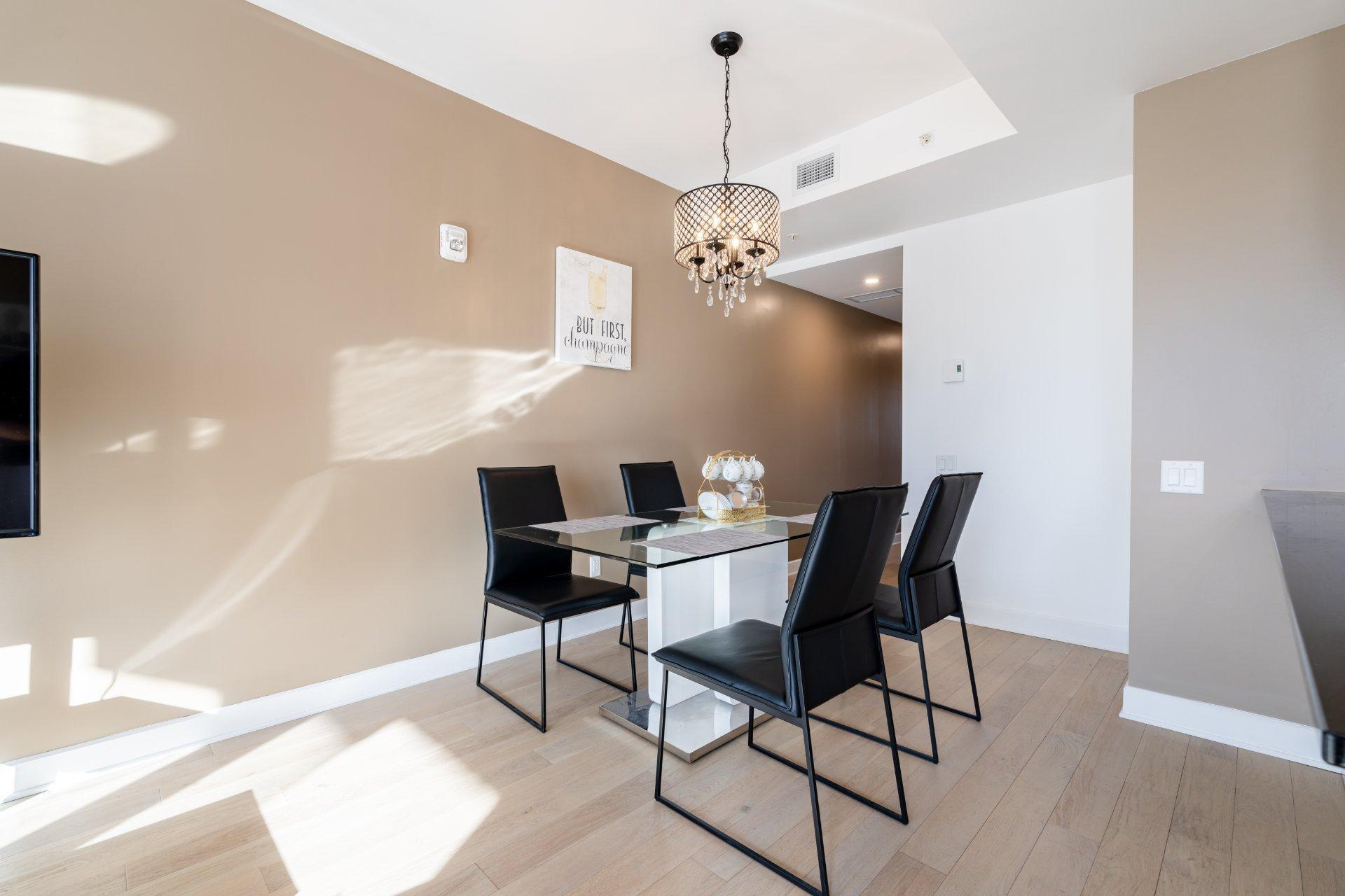 









1


Boul. De Maisonneuve O.

, 1003,
Montréal (Ville-Marie),




QC
H2X0E3

