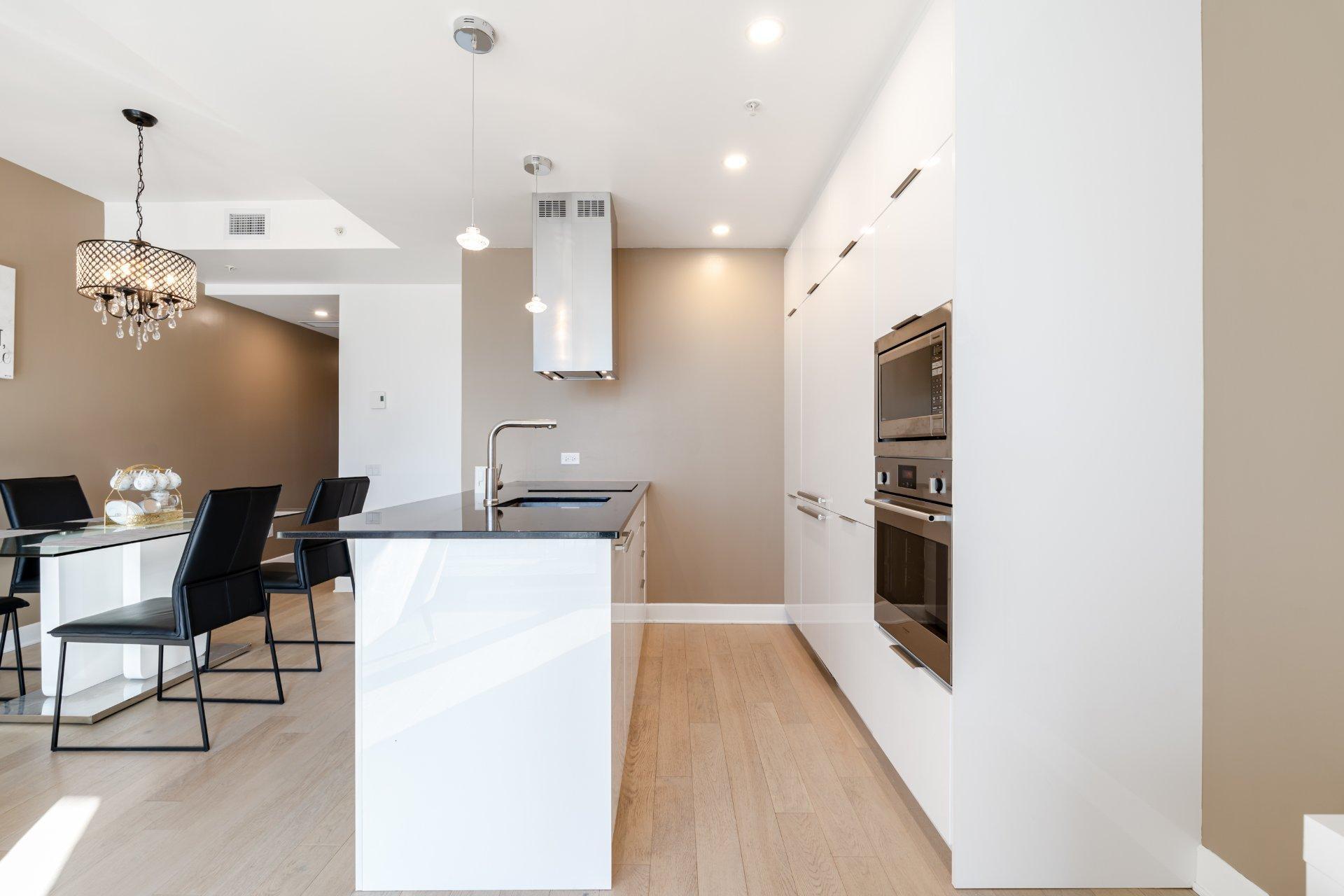 









1


Boul. De Maisonneuve O.

, 1003,
Montréal (Ville-Marie),




QC
H2X0E3

