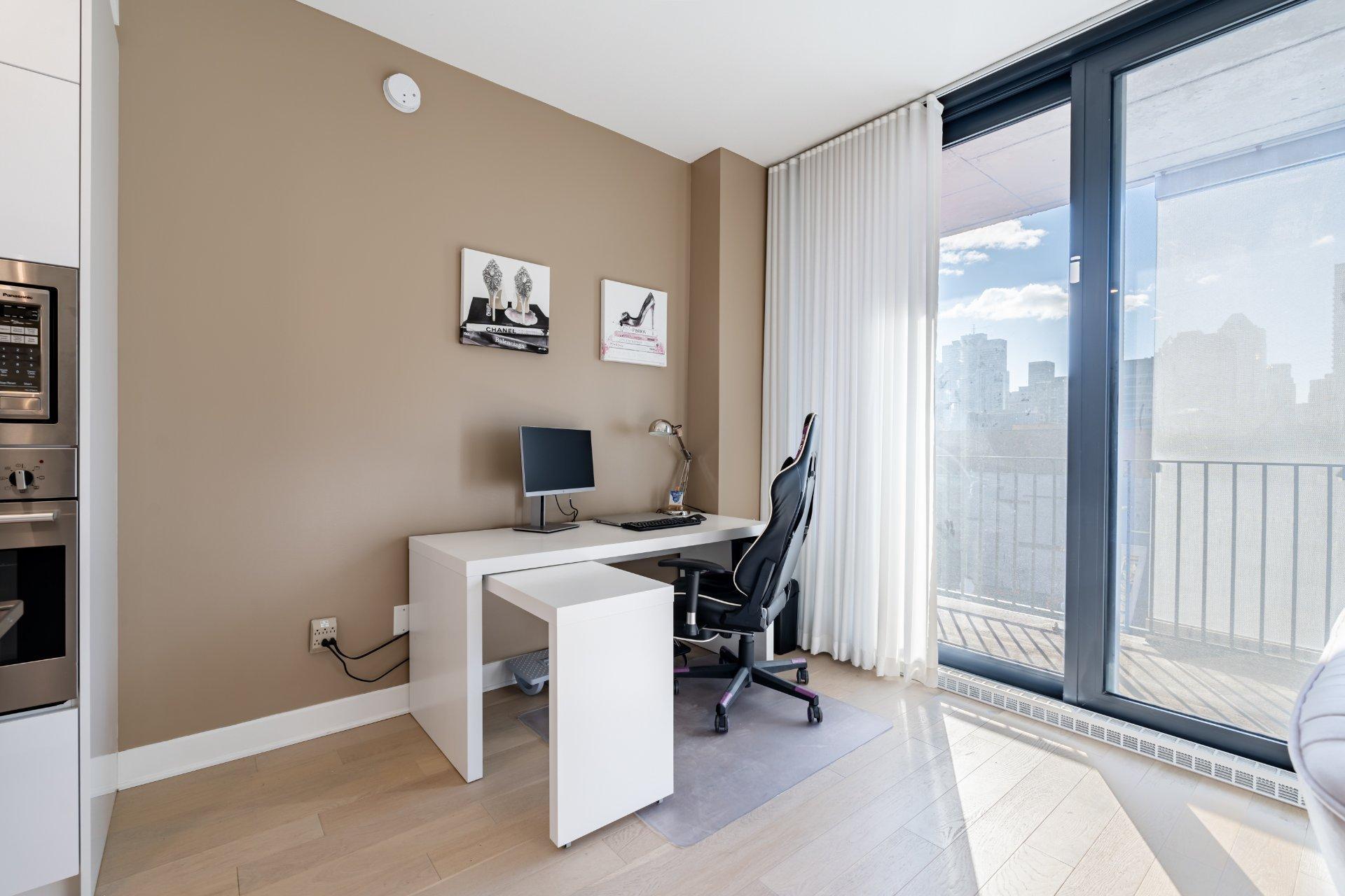 









1


Boul. De Maisonneuve O.

, 1003,
Montréal (Ville-Marie),




QC
H2X0E3

