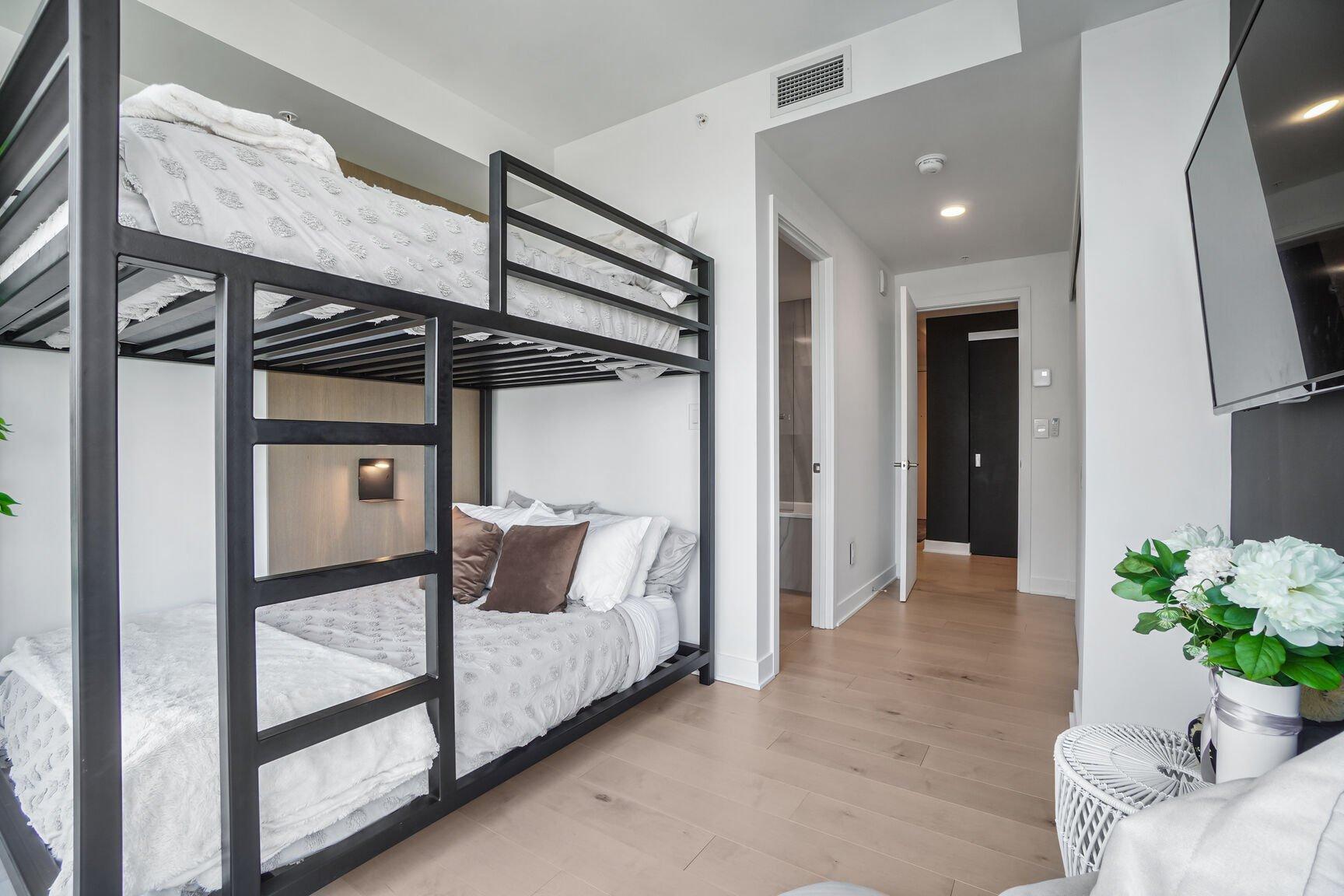 









1288


Rue St-Antoine O.

, 5106,
Montréal (Ville-Marie),




QC
H3C0X6

