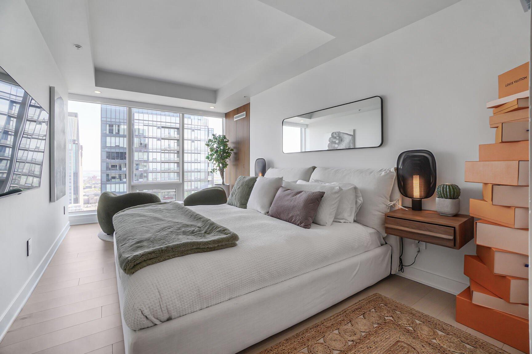 









1288


Rue St-Antoine O.

, 5106,
Montréal (Ville-Marie),




QC
H3C0X6

