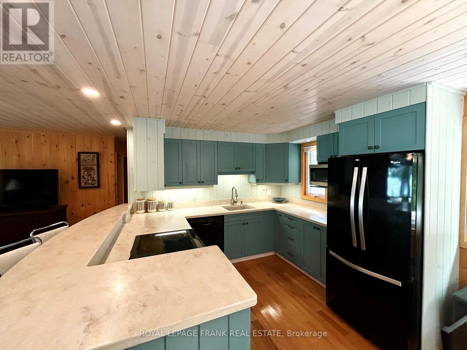 












2295 STONY LAKE ISL 17

,
North Kawartha,




Ontario
K0L2H0

