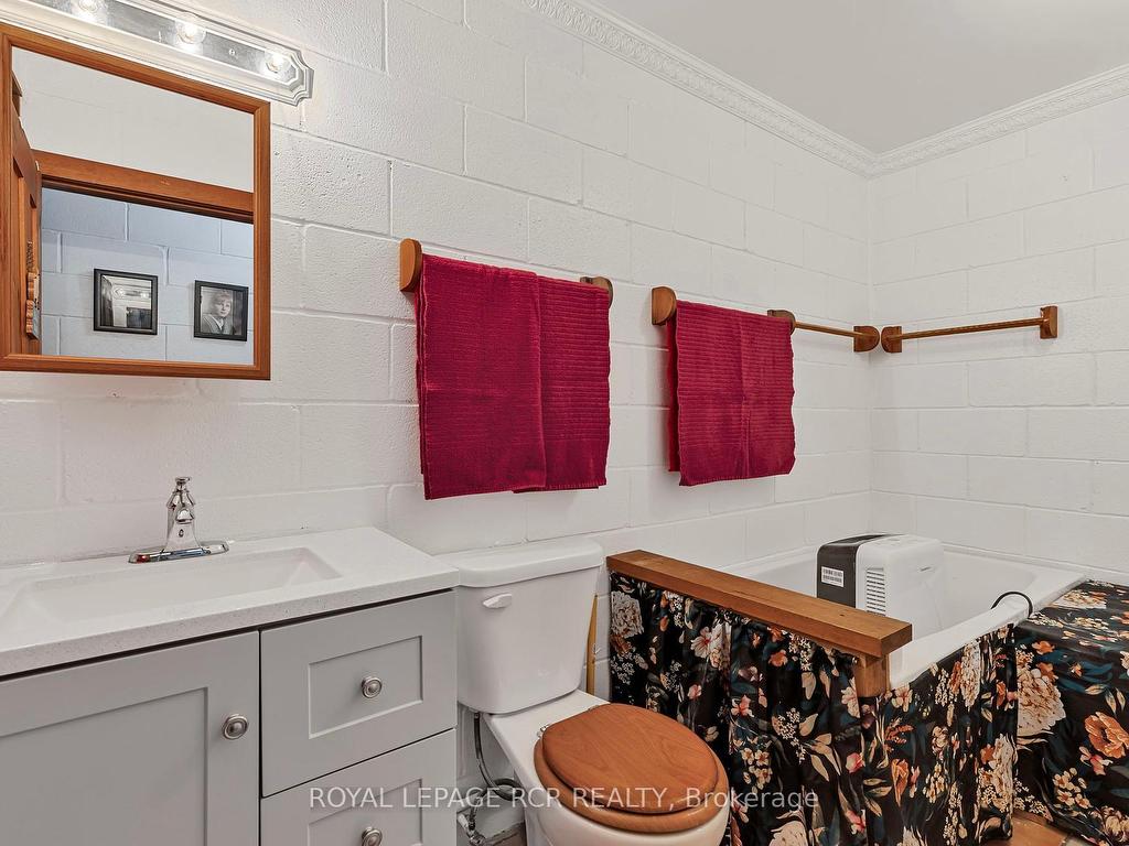 









1092


Ballycroy

Road,
Adjala-Tosorontio,




ON
L0N 1P0

