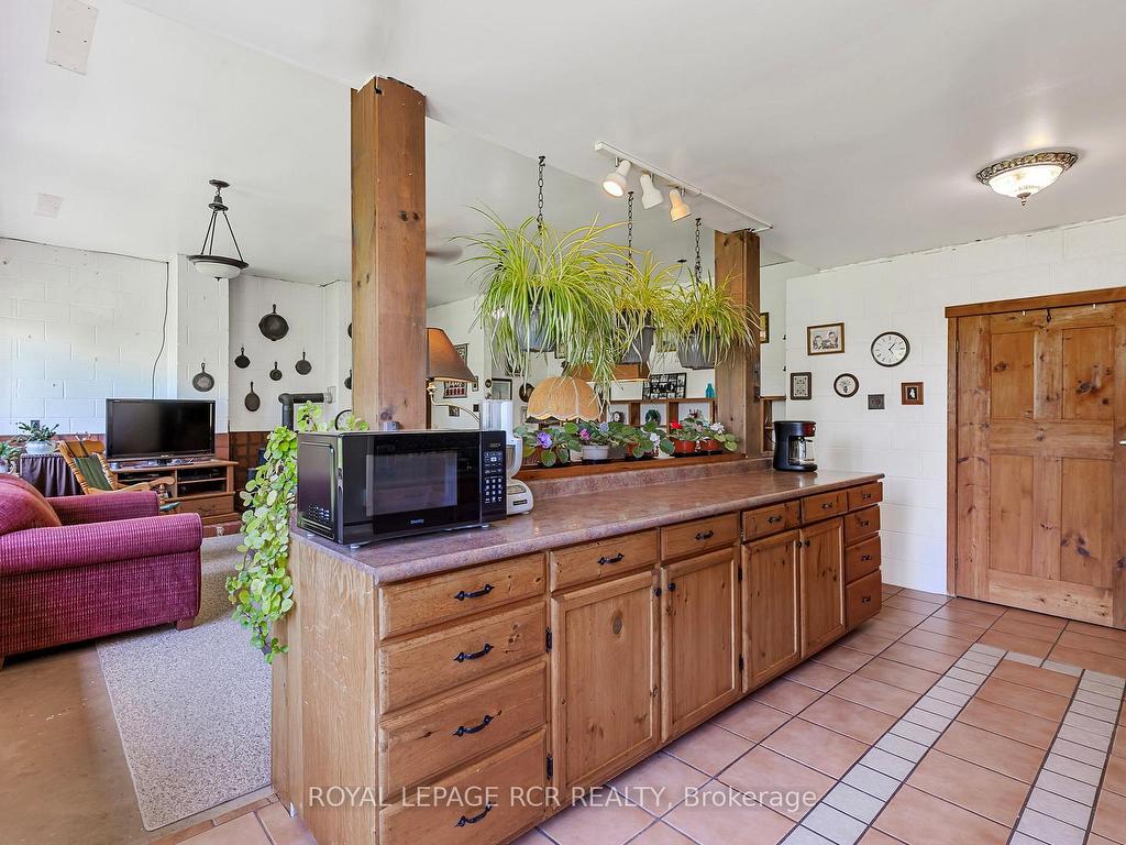 









1092


Ballycroy

Road,
Adjala-Tosorontio,




ON
L0N 1P0

