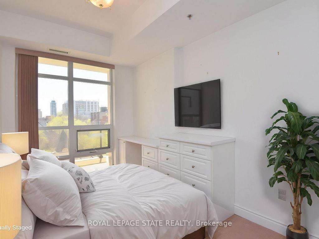 









90


Charlton

Avenue West, 604,
Hamilton,




ON
L8P 0B4

